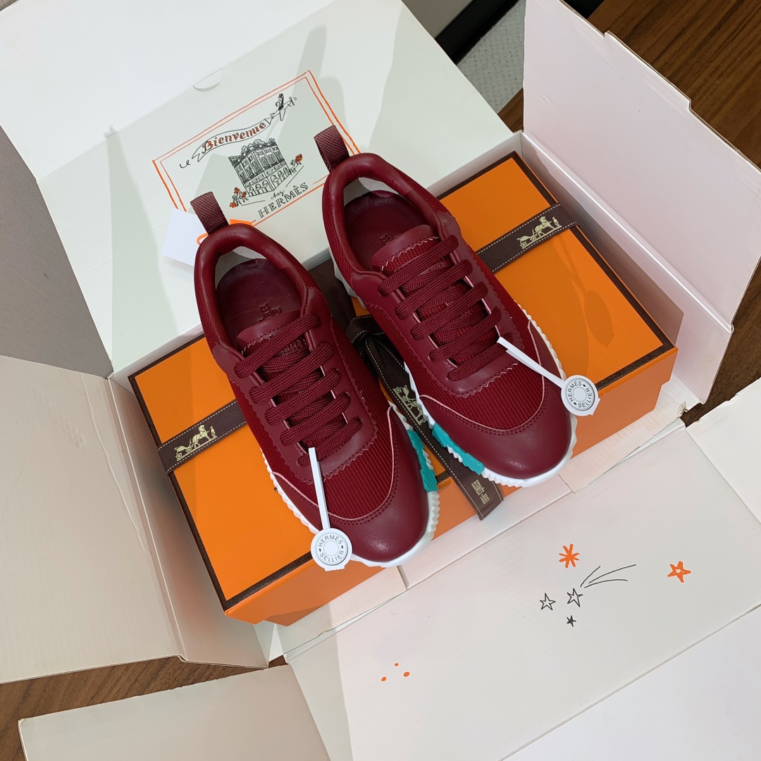 【Herm*s】情侣款顶级版本运动鞋。上脚轻便舒适。鞋面牛皮搭配定制网面。羊皮垫脚。增高3cm。原版开模