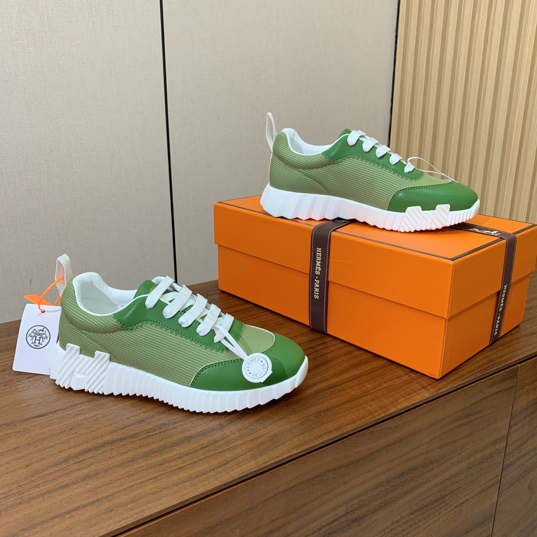 【Herm*s】情侣款顶级版本运动鞋。上脚轻便舒适。鞋面牛皮搭配定制网面。羊皮垫脚。增高3cm。原版开模