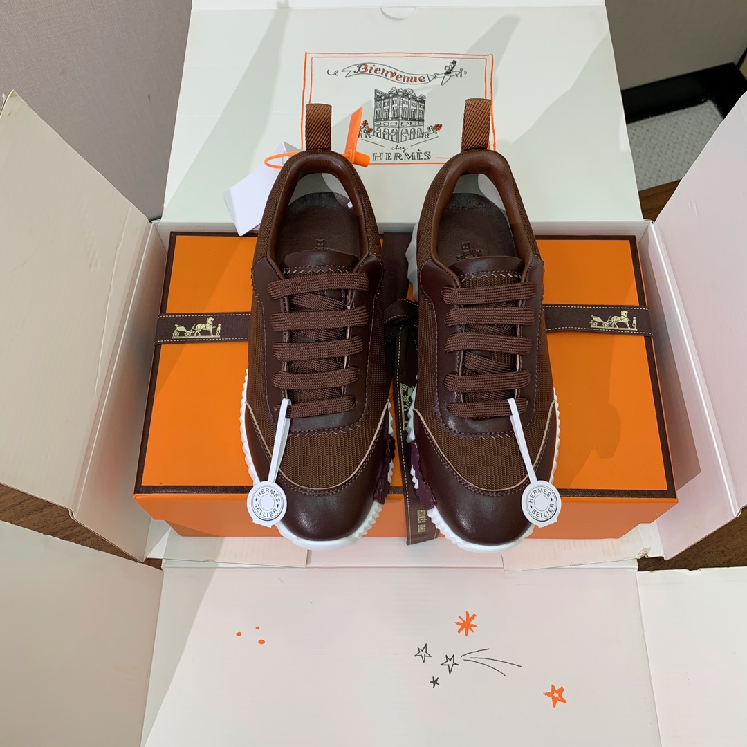 【Herm*s】情侣款顶级版本运动鞋。上脚轻便舒适。鞋面牛皮搭配定制网面。羊皮垫脚。增高3cm。原版开模