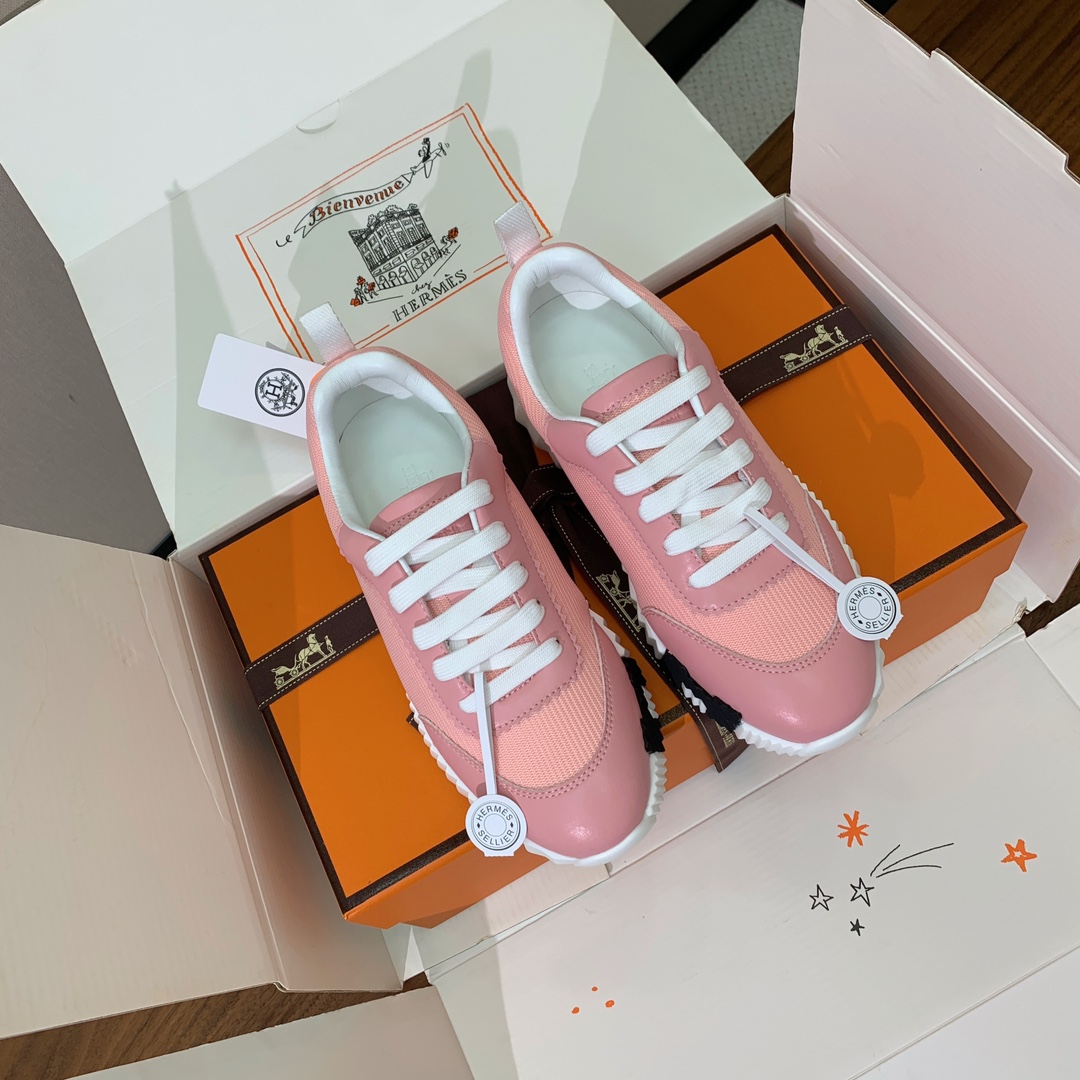 【Herm*s】情侣款顶级版本运动鞋。上脚轻便舒适。鞋面牛皮搭配定制网面。羊皮垫脚。增高3cm。原版开模