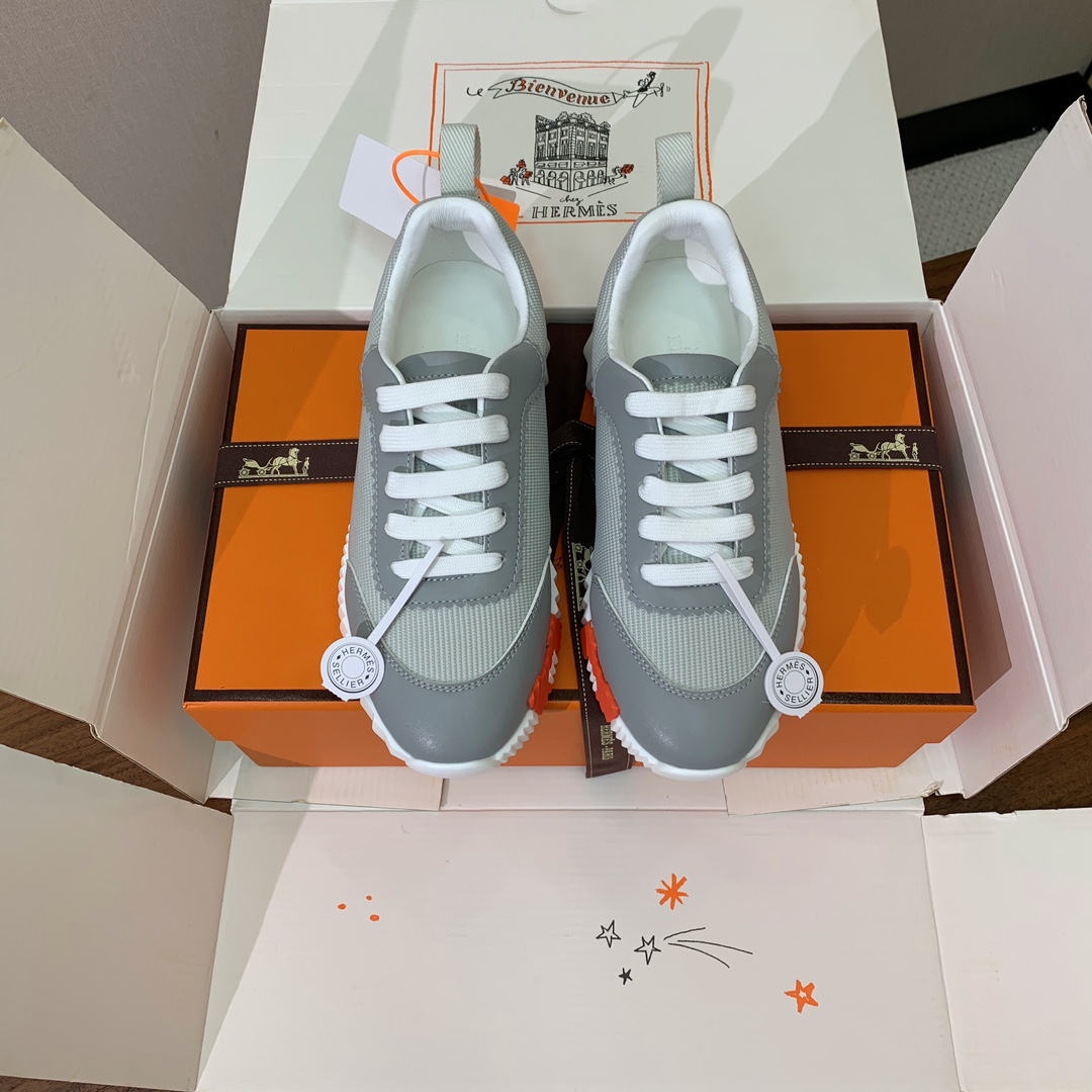 【Herm*s】情侣款顶级版本运动鞋。上脚轻便舒适。鞋面牛皮搭配定制网面。羊皮垫脚。增高3cm。原版开模