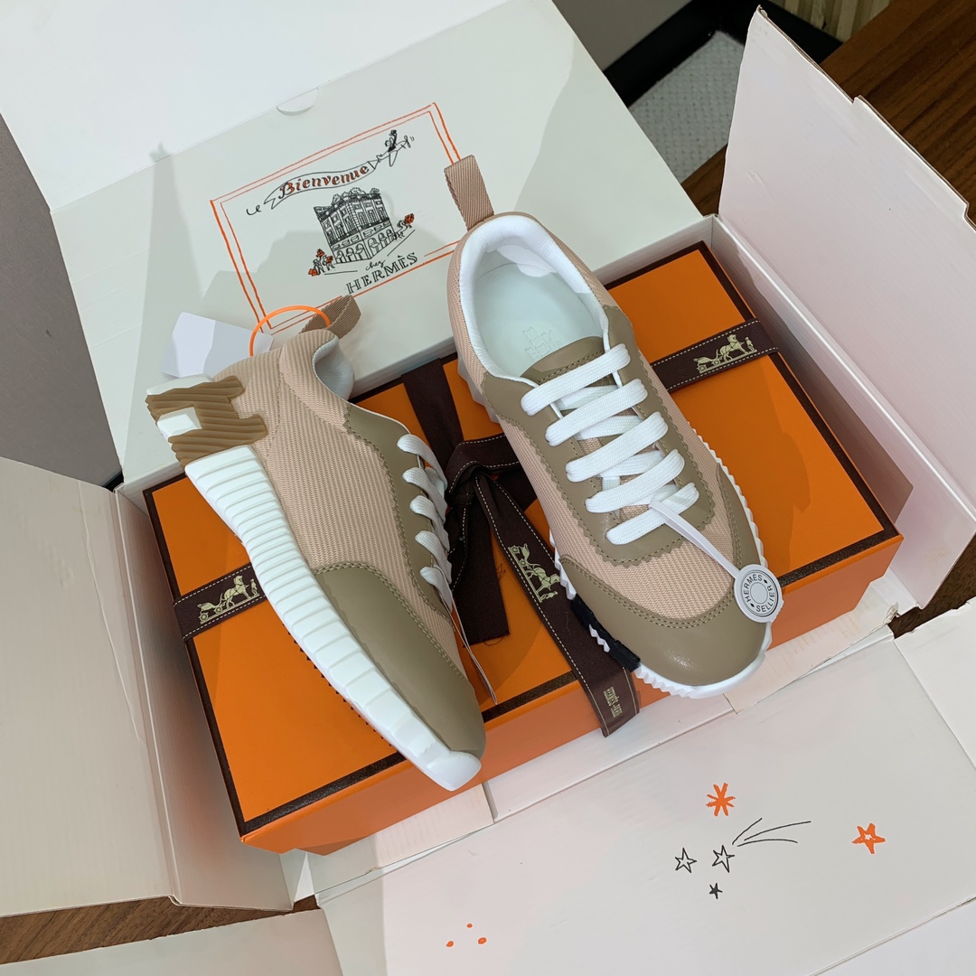 【Herm*s】情侣款顶级版本运动鞋。上脚轻便舒适。鞋面牛皮搭配定制网面。羊皮垫脚。增高3cm。原版开模