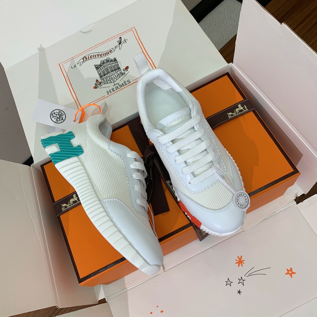 【Herm*s】情侣款顶级版本运动鞋。上脚轻便舒适。鞋面牛皮搭配定制网面。羊皮垫脚。增高3cm。原版开模