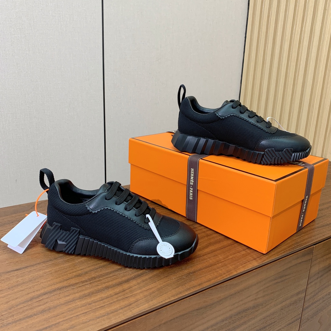 【Herm*s】情侣款顶级版本运动鞋。上脚轻便舒适。鞋面牛皮搭配定制网面。羊皮垫脚。增高3cm。原版开模