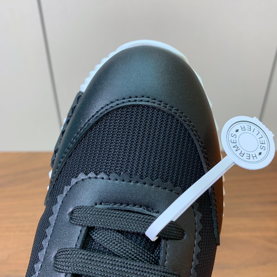 【Herm*s】情侣款顶级版本运动鞋。上脚轻便舒适。鞋面牛皮搭配定制网面。羊皮垫脚。增高3cm。原版开模