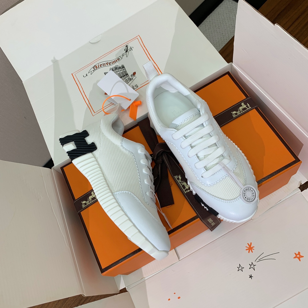 【Herm*s】情侣款顶级版本运动鞋。上脚轻便舒适。鞋面牛皮搭配定制网面。羊皮垫脚。增高3cm。原版开模
