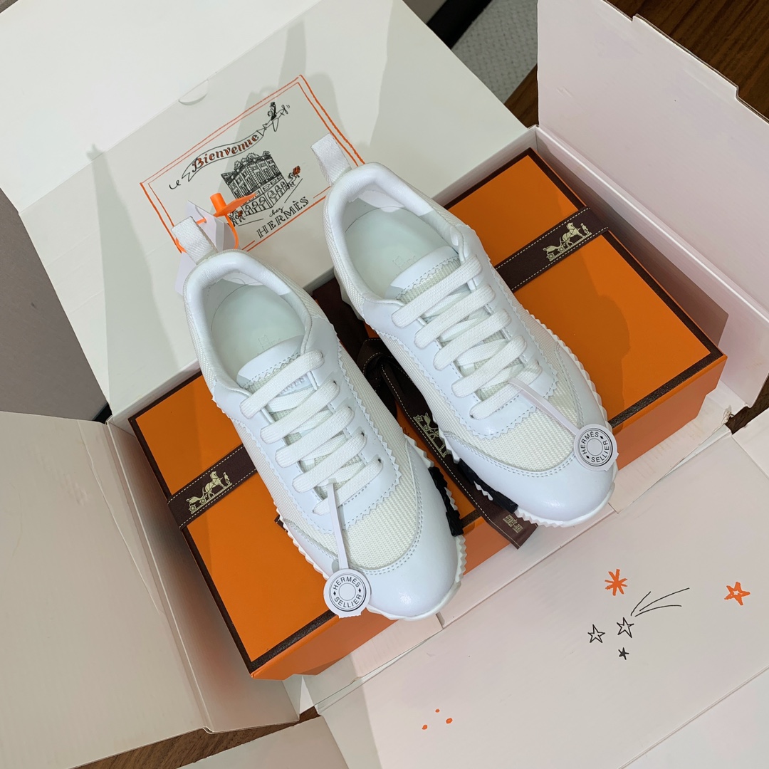 【Herm*s】情侣款顶级版本运动鞋。上脚轻便舒适。鞋面牛皮搭配定制网面。羊皮垫脚。增高3cm。原版开模