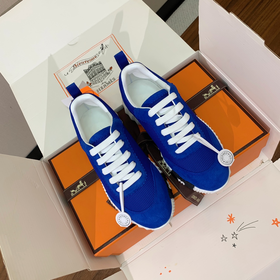 【Herm*s】情侣款顶级版本运动鞋。上脚轻便舒适。鞋面羊京搭配定制网面。羊皮垫脚。增高3cm。原版开模