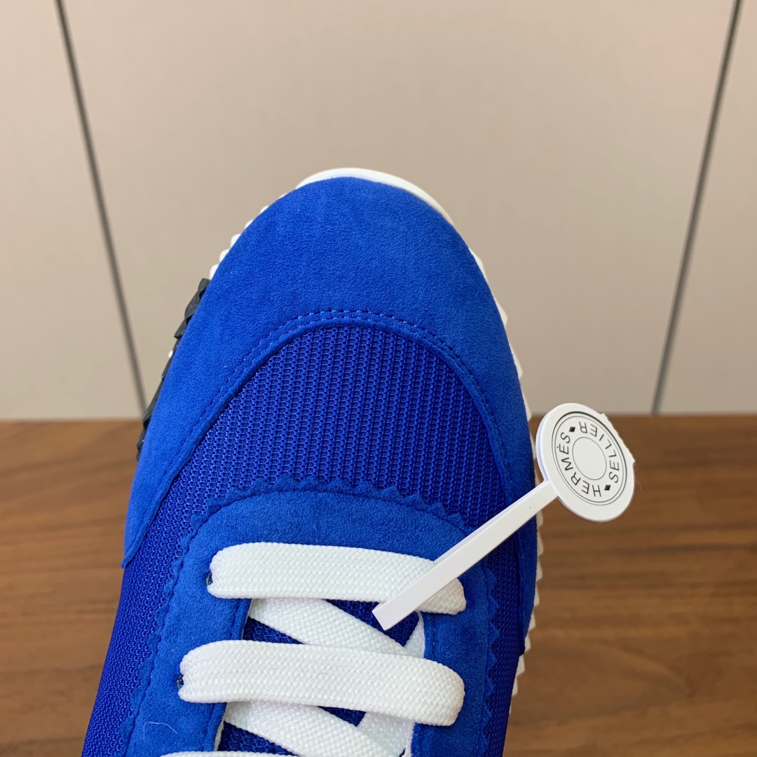 【Herm*s】情侣款顶级版本运动鞋。上脚轻便舒适。鞋面羊京搭配定制网面。羊皮垫脚。增高3cm。原版开模