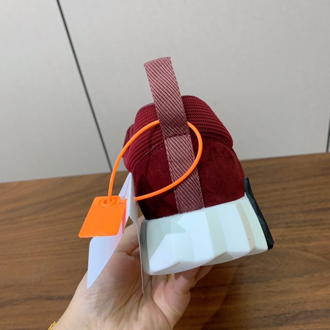 【Herm*s】情侣款顶级版本运动鞋。上脚轻便舒适。鞋面羊京搭配定制网面。羊皮垫脚。增高3cm。原版开模