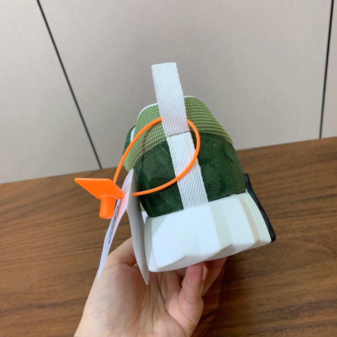 【Herm*s】情侣款顶级版本运动鞋。上脚轻便舒适。鞋面羊京搭配定制网面。羊皮垫脚。增高3cm。原版开模