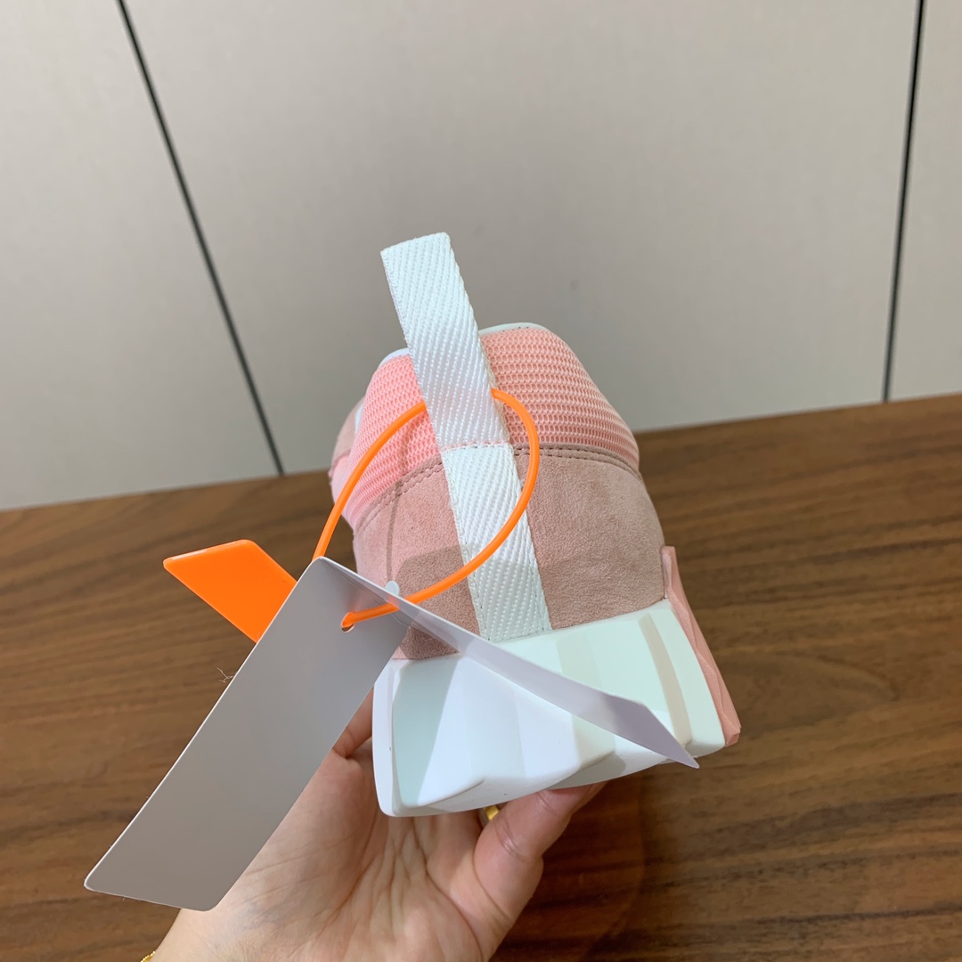 【Herm*s】情侣款顶级版本运动鞋。上脚轻便舒适。鞋面羊京搭配定制网面。羊皮垫脚。增高3cm。原版开模