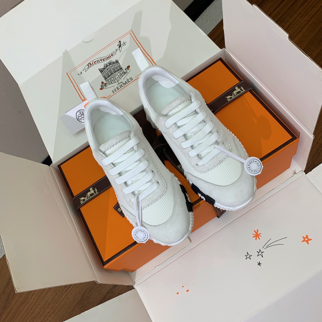 【Herm*s】情侣款顶级版本运动鞋。上脚轻便舒适。鞋面羊京搭配定制网面。羊皮垫脚。增高3cm。原版开模