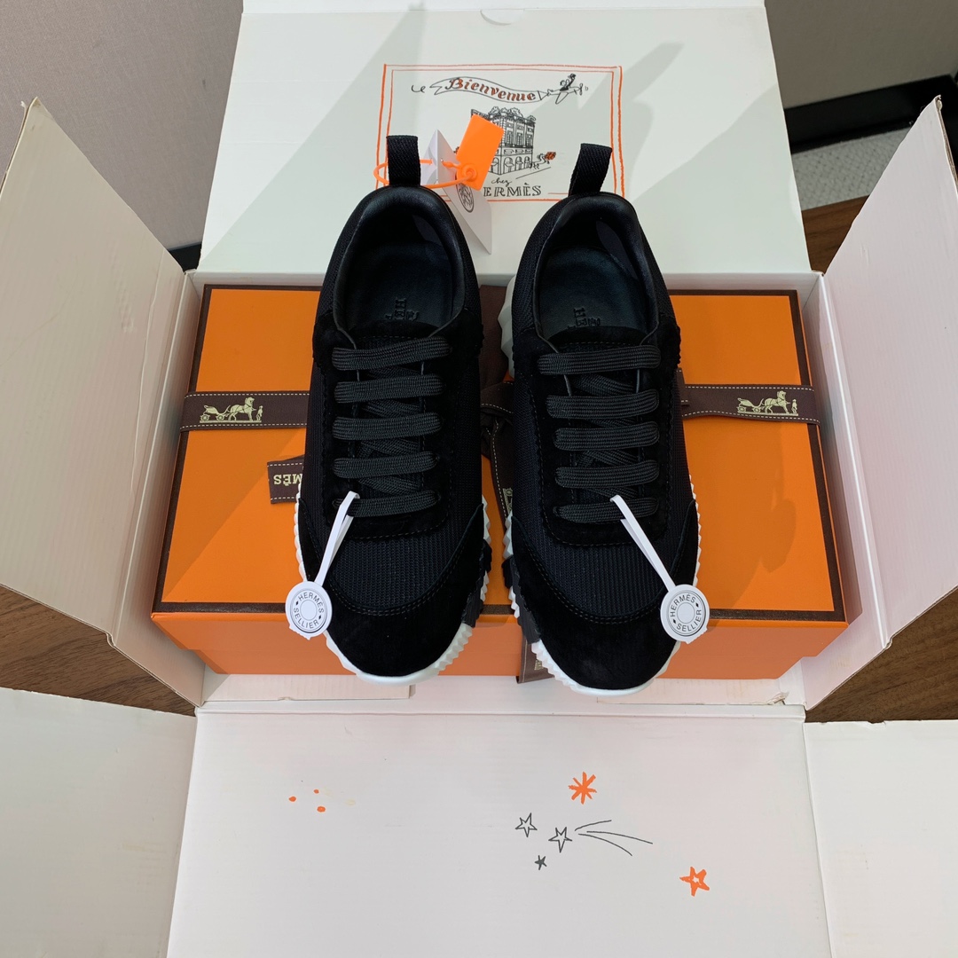 【Herm*s】情侣款顶级版本运动鞋。上脚轻便舒适。鞋面羊京搭配定制网面。羊皮垫脚。增高3cm。原版开模