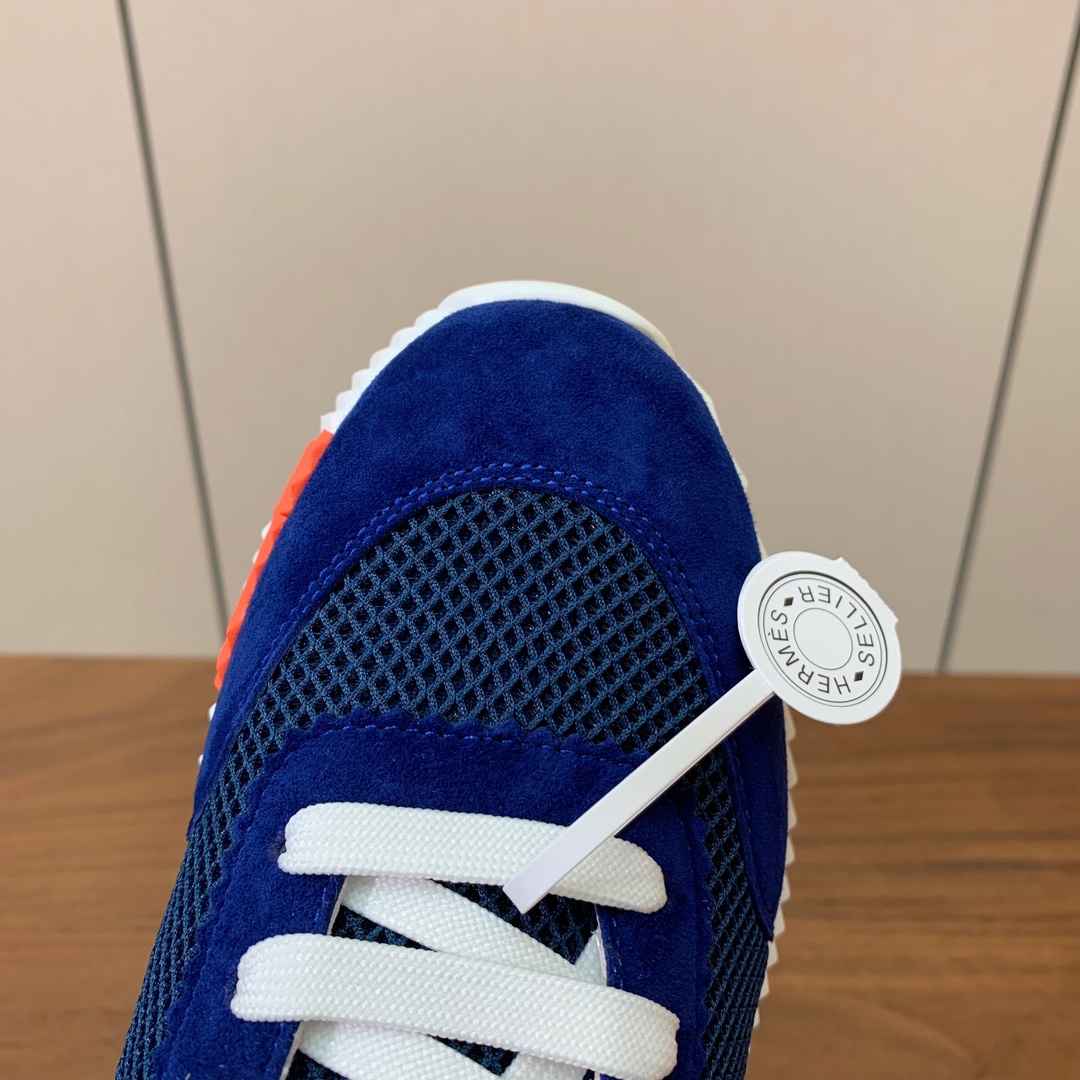 【Herm*s】情侣款顶级版本运动鞋。上脚轻便舒适。鞋面羊京搭配定制网面。羊皮垫脚。增高3cm。原版开模