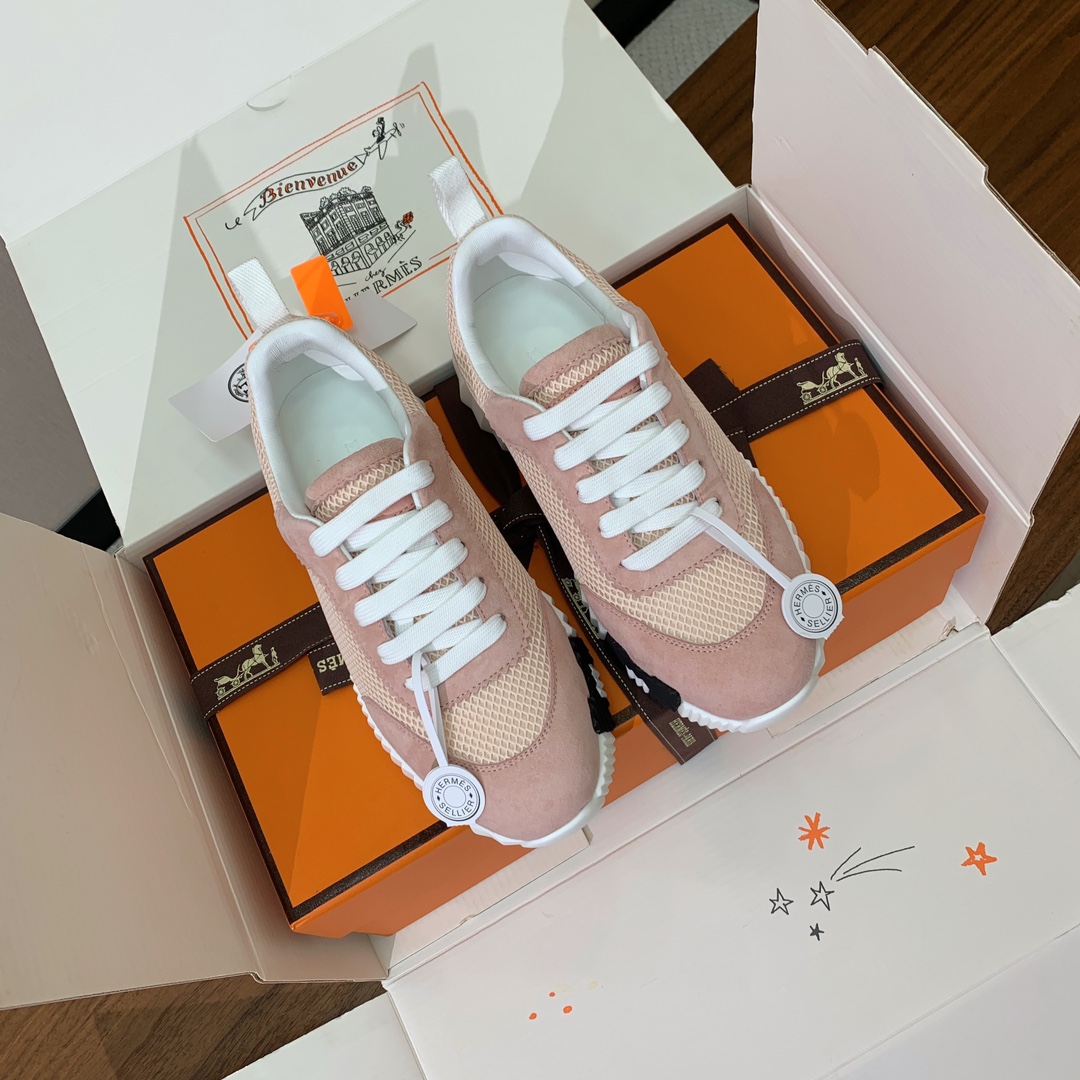 【Herm*s】情侣款顶级版本运动鞋。上脚轻便舒适。鞋面羊京搭配定制网面。羊皮垫脚。增高3cm。原版开模