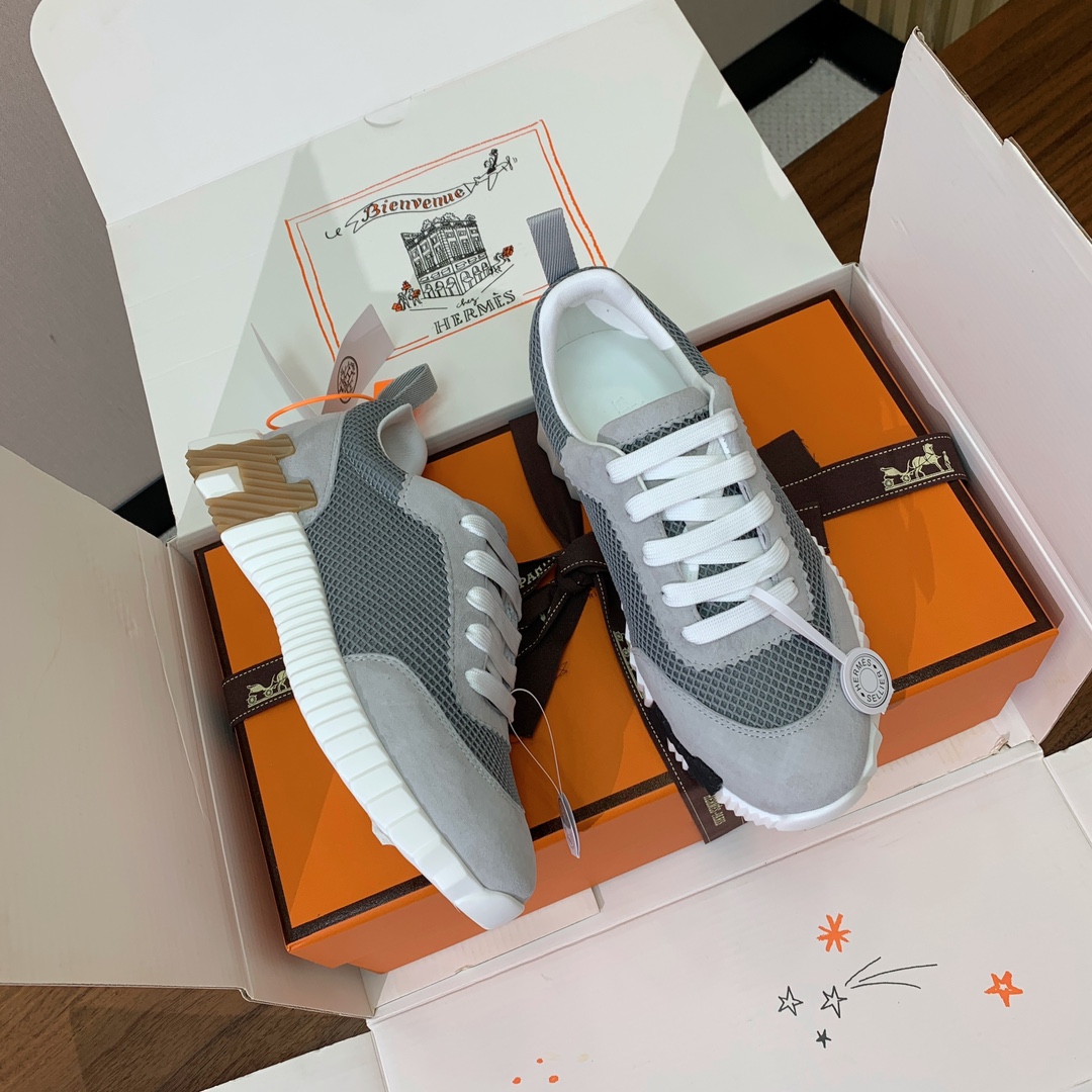 【Herm*s】情侣款顶级版本运动鞋。上脚轻便舒适。鞋面羊京搭配定制网面。羊皮垫脚。增高3cm。原版开模