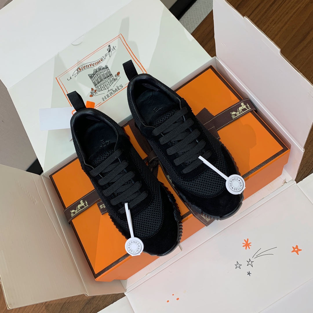 【Herm*s】情侣款顶级版本运动鞋。上脚轻便舒适。鞋面羊京搭配定制网面。羊皮垫脚。增高3cm。原版开模