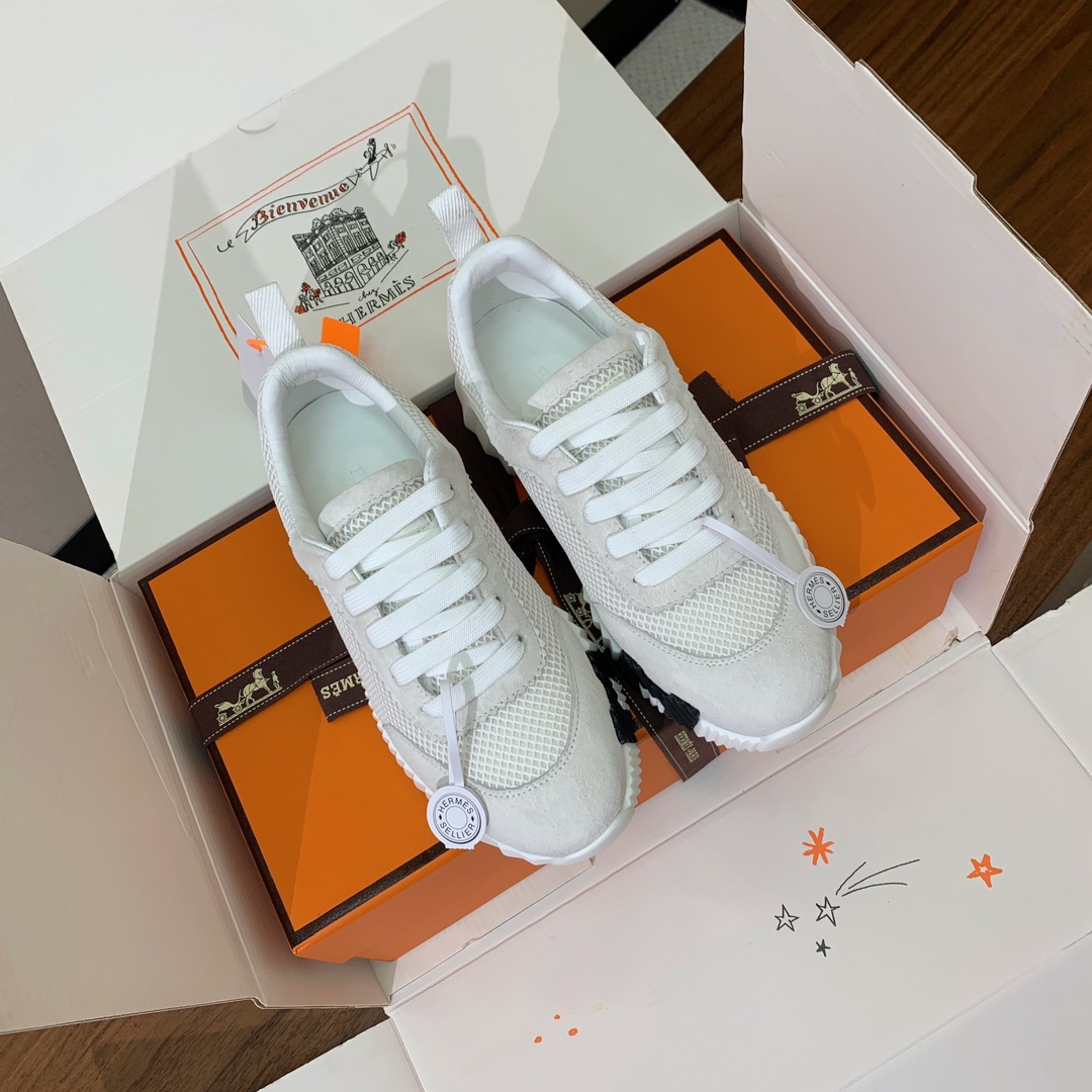 【Herm*s】情侣款顶级版本运动鞋。上脚轻便舒适。鞋面羊京搭配定制网面。羊皮垫脚。增高3cm。原版开模