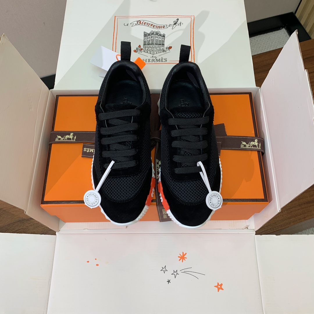 【Herm*s】情侣款顶级版本运动鞋。上脚轻便舒适。鞋面羊京搭配定制网面。羊皮垫脚。增高3cm。原版开模