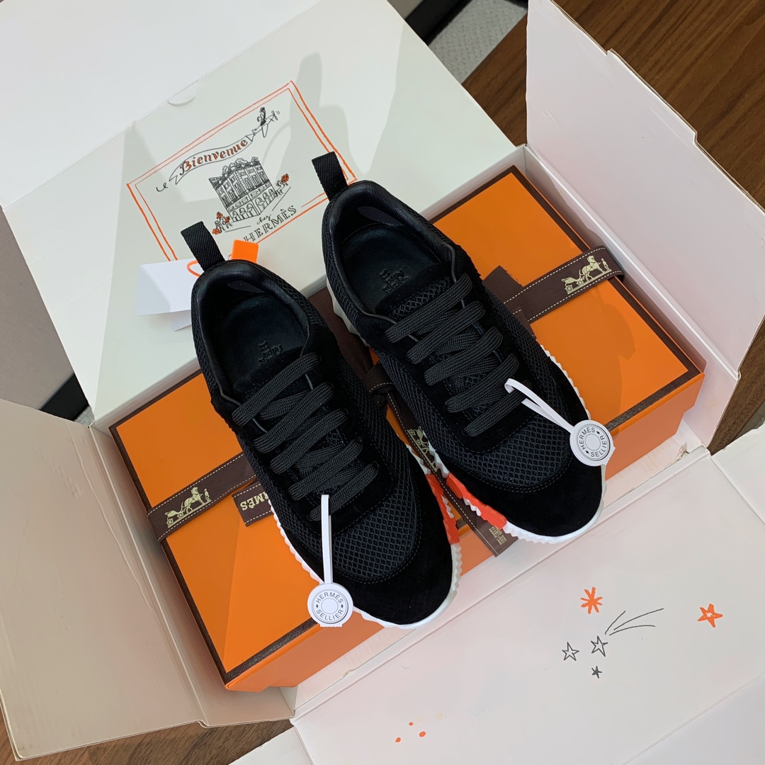 【Herm*s】情侣款顶级版本运动鞋。上脚轻便舒适。鞋面羊京搭配定制网面。羊皮垫脚。增高3cm。原版开模