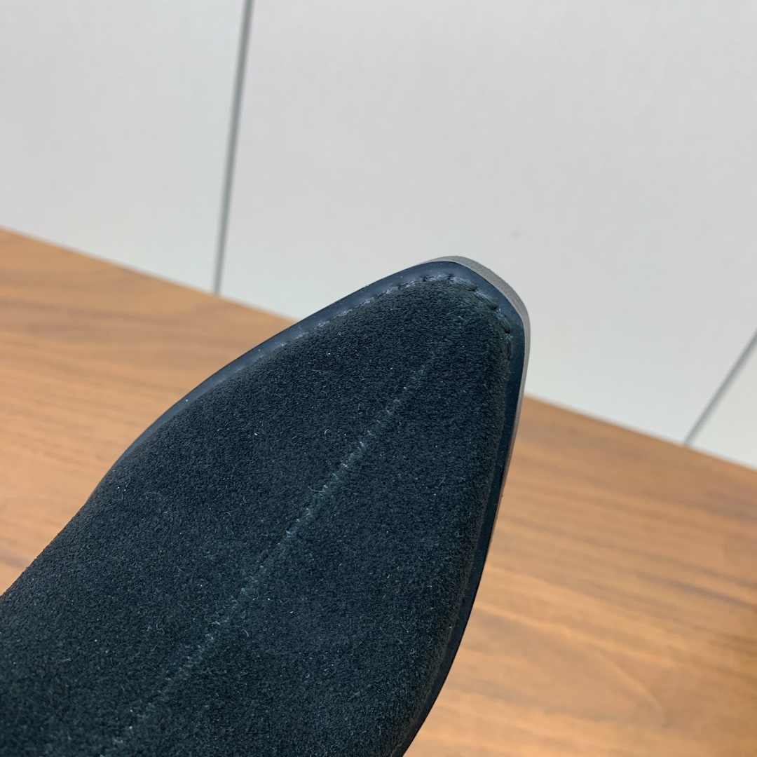 【Balmai*】高跟骑士中靴。别具一格的时尚元素。愈发別致出众。无敌气场、无敌好看。材质：鞋面牛皮、牛