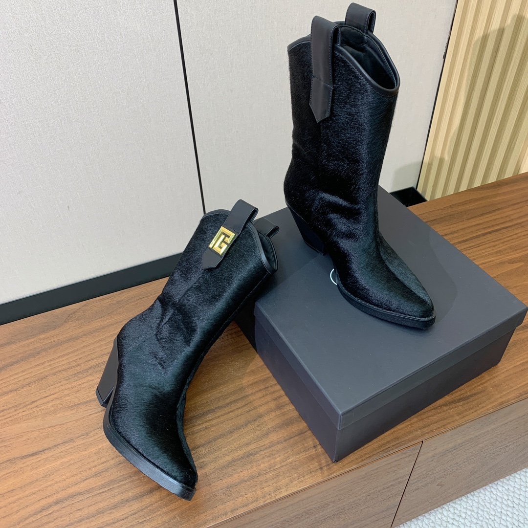 【Balmai*】高跟骑士中靴。别具一格的时尚元素。愈发別致出众。无敌气场、无敌好看。材质：鞋面牛皮、牛