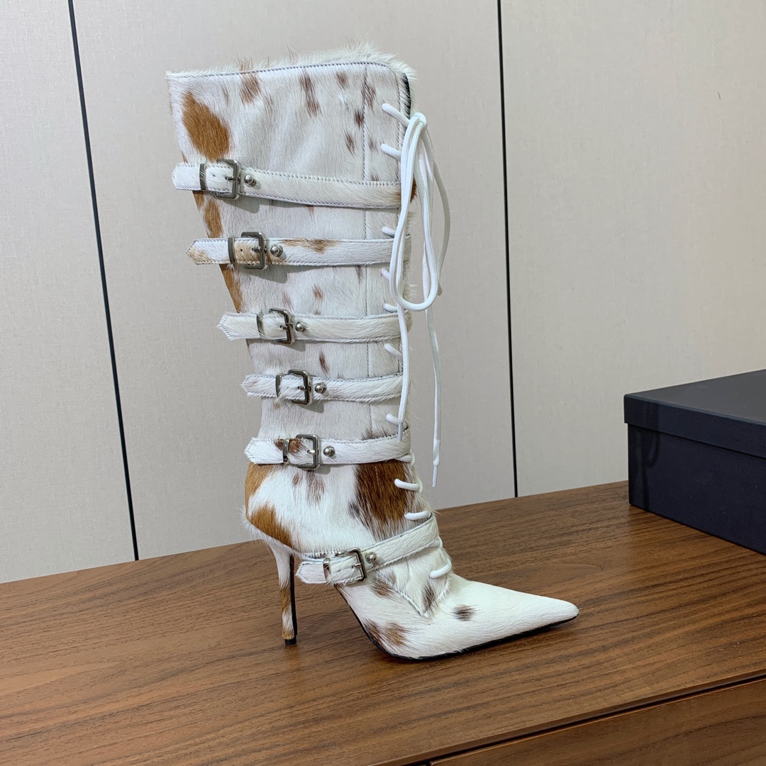 【YE BOOTS】尖头长靴。优雅风格，创造不一样的感觉。鞋面爆裂纹牛皮、马毛。牛皮内里，真皮大底。跟高
