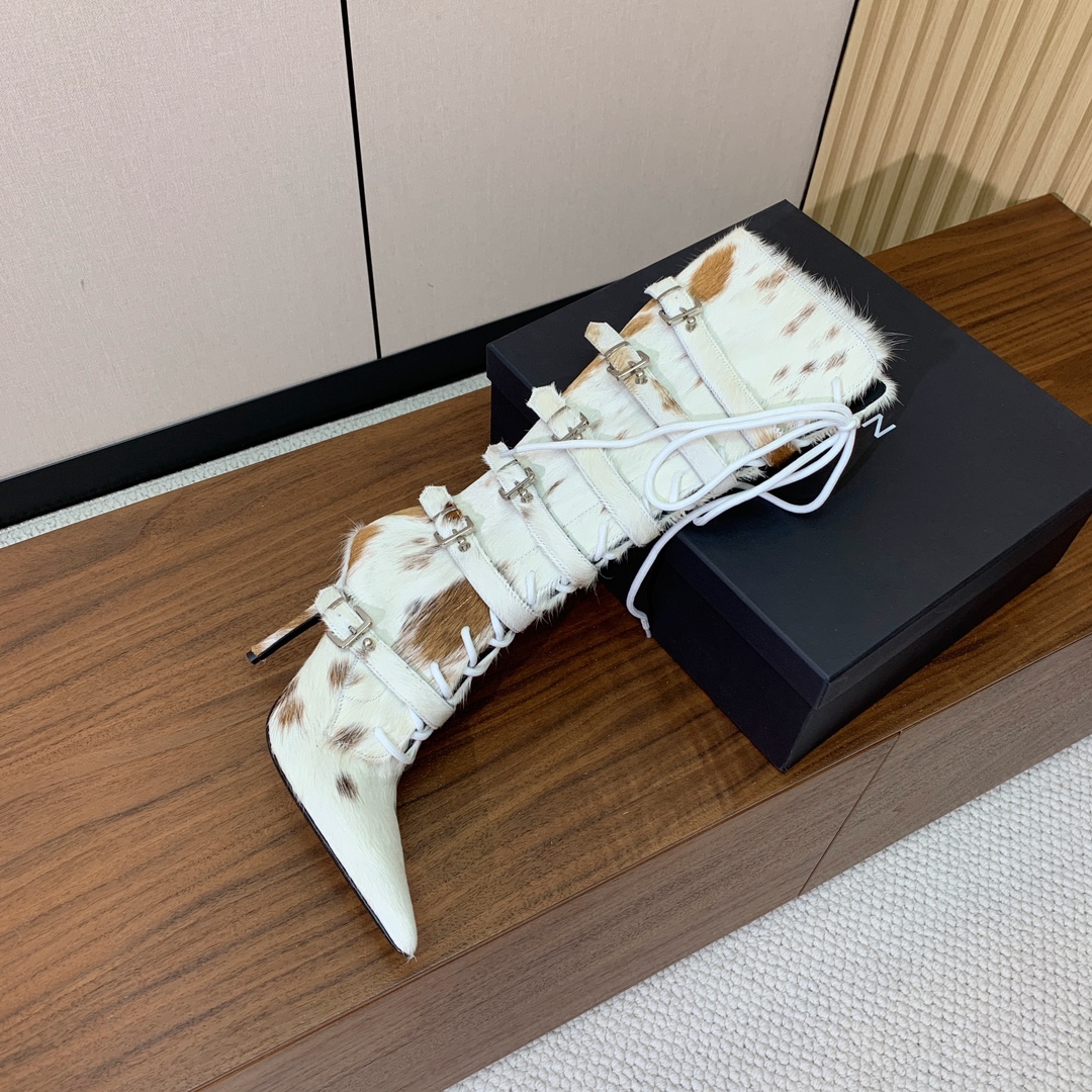 【YE BOOTS】尖头长靴。优雅风格，创造不一样的感觉。鞋面爆裂纹牛皮、马毛。牛皮内里，真皮大底。跟高