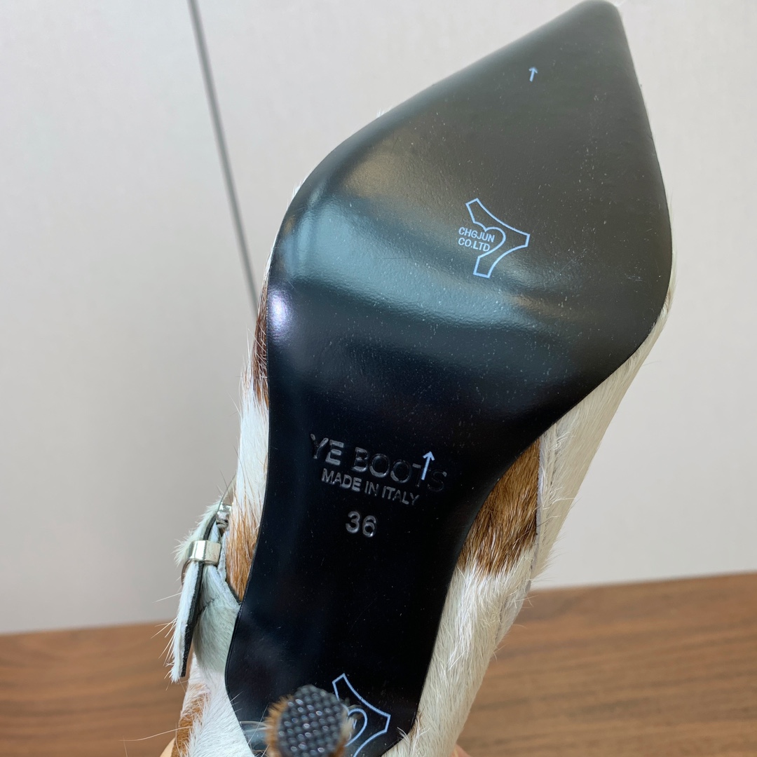 【YE BOOTS】尖头长靴。优雅风格，创造不一样的感觉。鞋面爆裂纹牛皮、马毛。牛皮内里，真皮大底。跟高