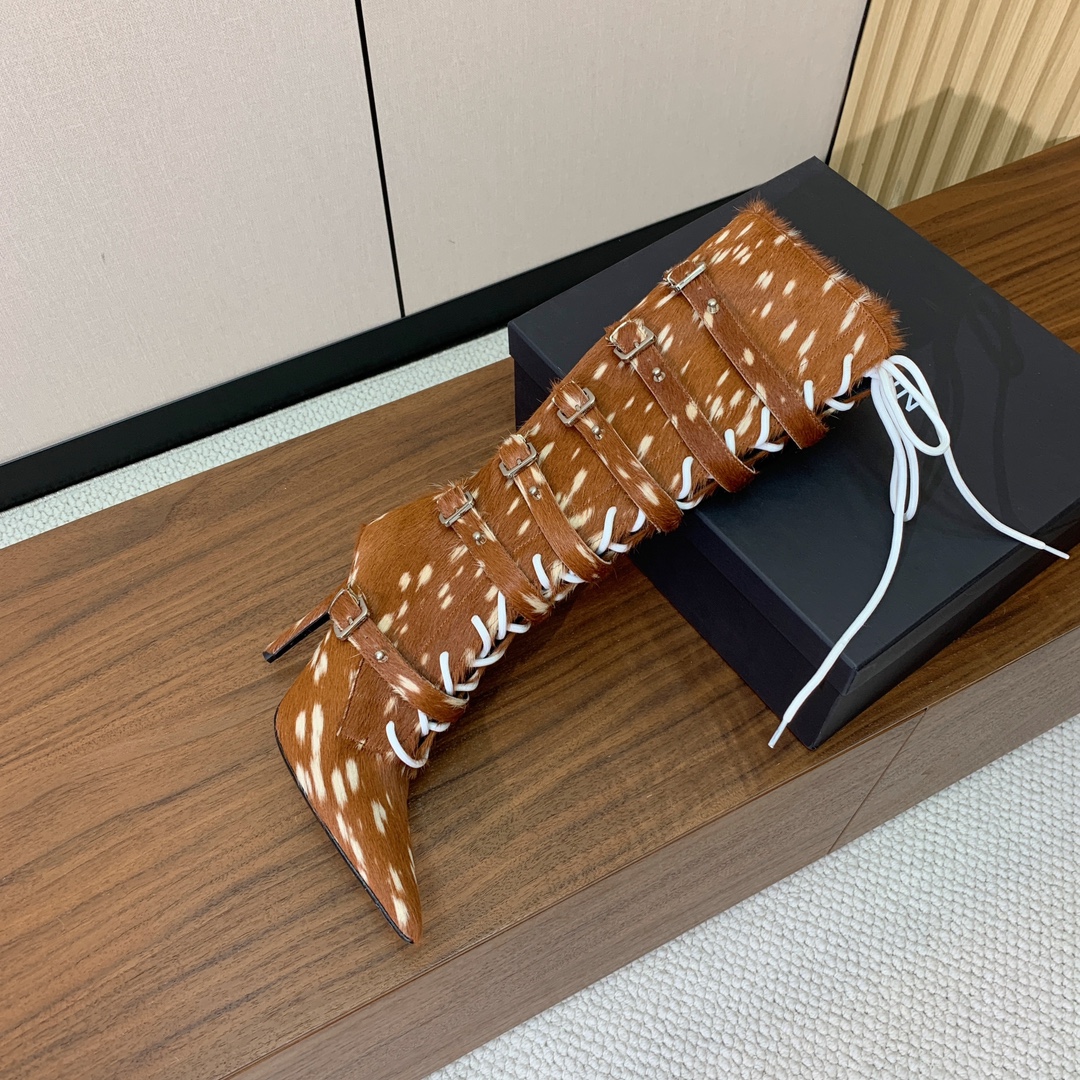 【YE BOOTS】尖头长靴。优雅风格，创造不一样的感觉。鞋面爆裂纹牛皮、马毛。牛皮内里，真皮大底。跟高