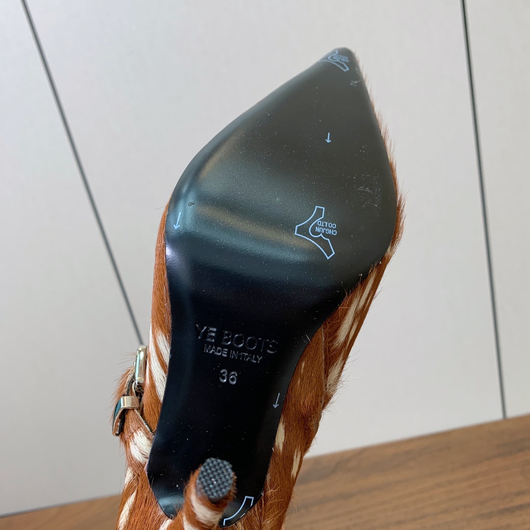 【YE BOOTS】尖头长靴。优雅风格，创造不一样的感觉。鞋面爆裂纹牛皮、马毛。牛皮内里，真皮大底。跟高