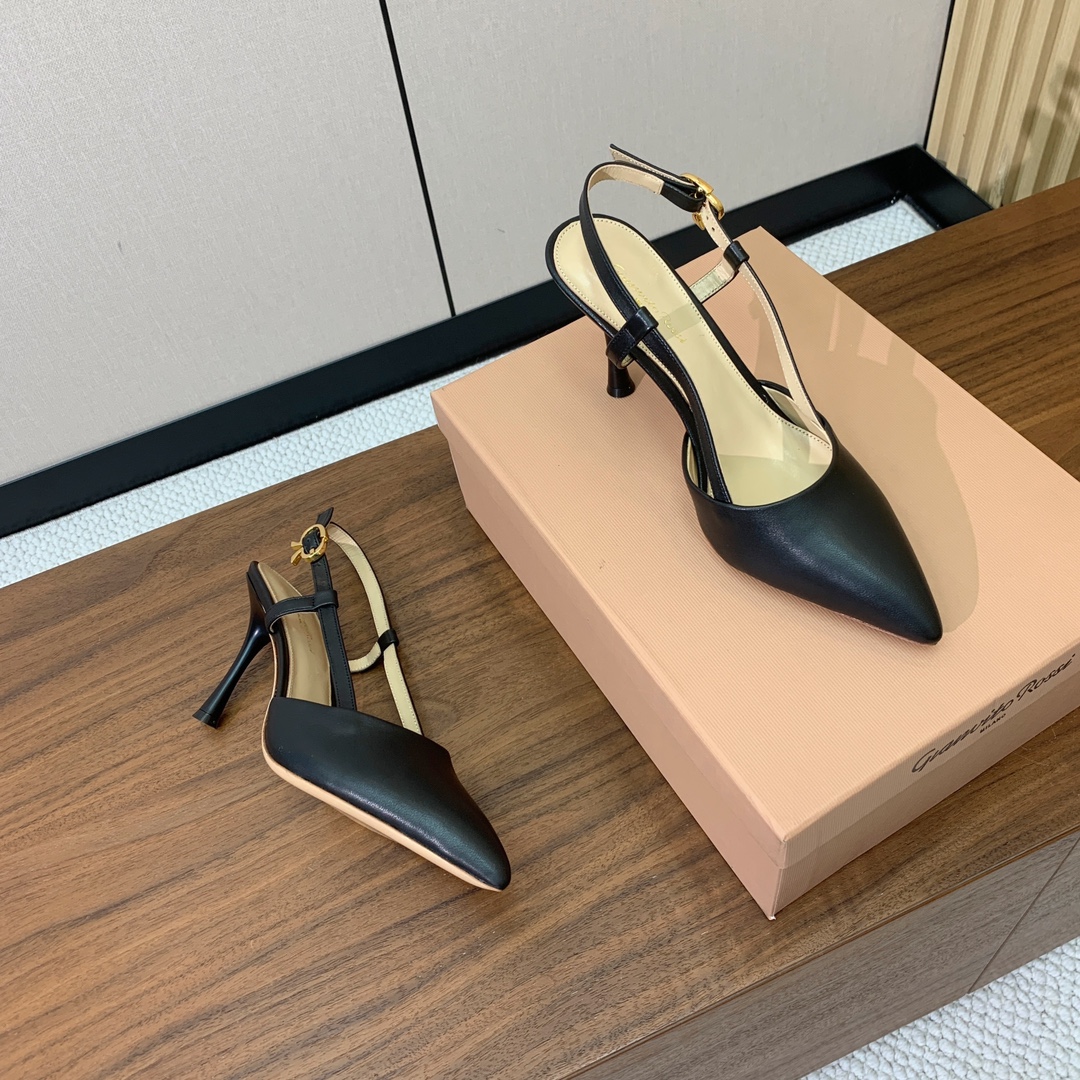【Gianvit* Ross*】后空单鞋。打造优雅女人味，优雅的基础上，也更加年轻时髦，以鲜艳的颜色和讲