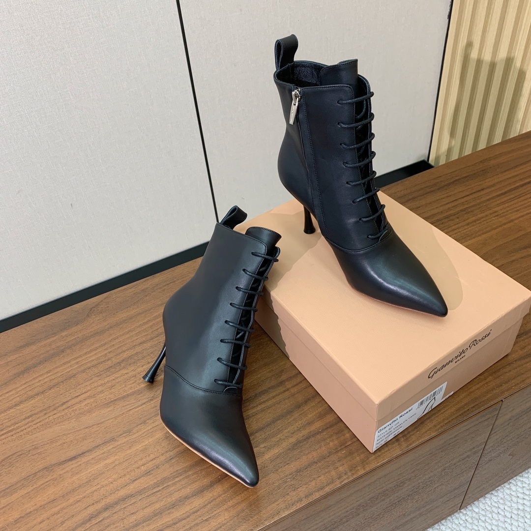 【Gianvit* Ross*】系带高跟短靴。精致的鞋楦，款式时尚。女人味十足。非常值得推荐给你们材质：