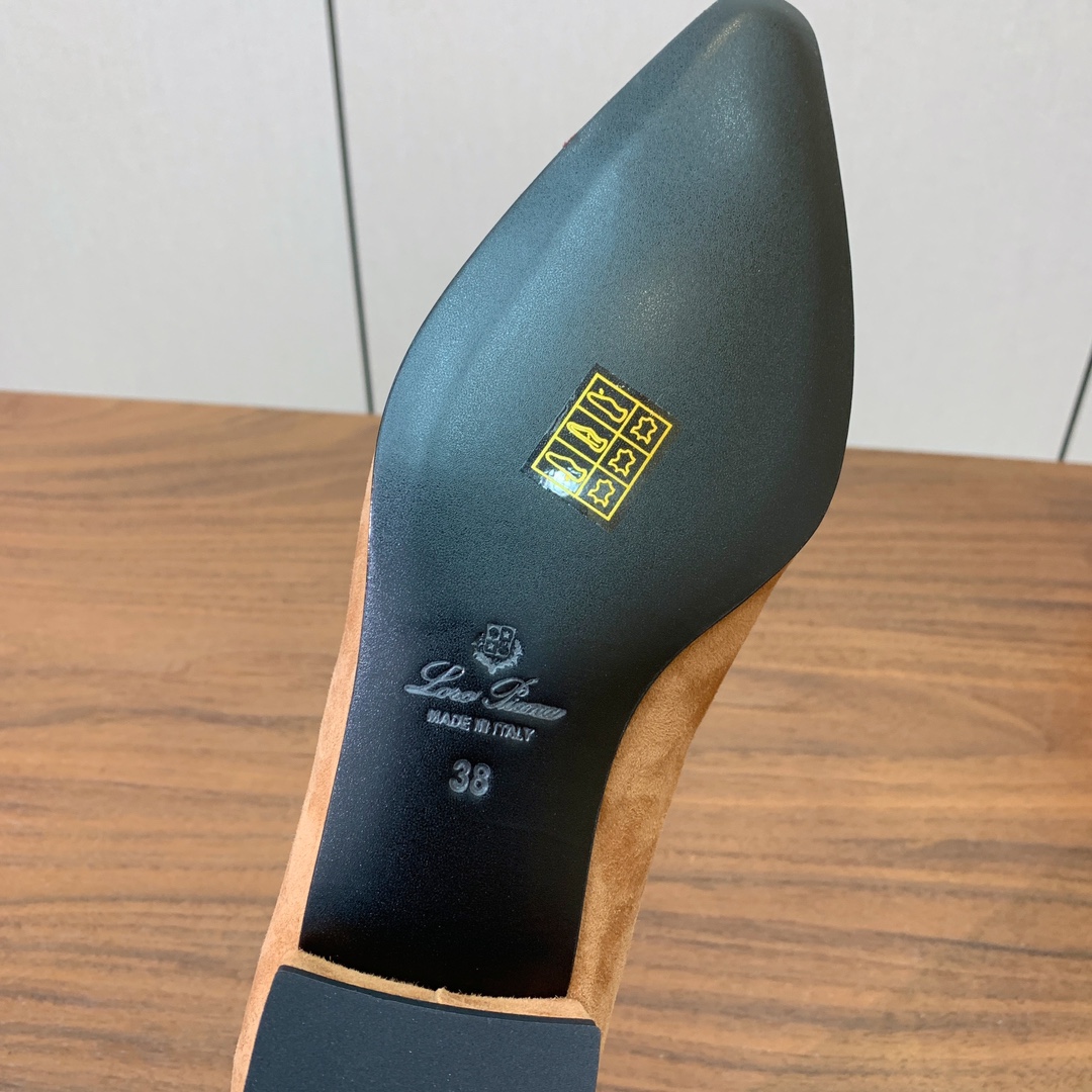 【Loro Piana】拼色单鞋。极简主义风格。属于非常耐看的款式！高级百搭之王。鞋面羊绒。进口真皮大底