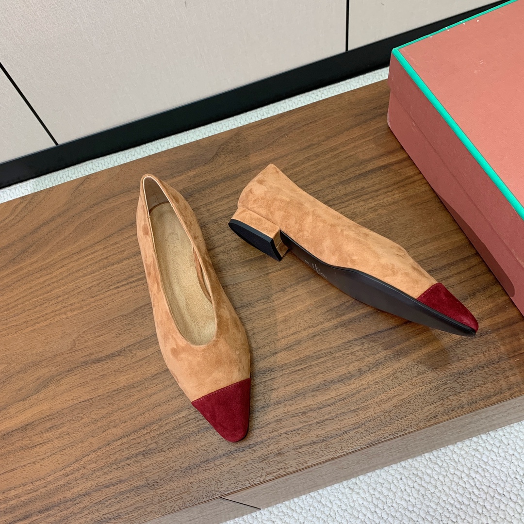 【Loro Piana】拼色单鞋。极简主义风格。属于非常耐看的款式！高级百搭之王。鞋面羊绒。进口真皮大底