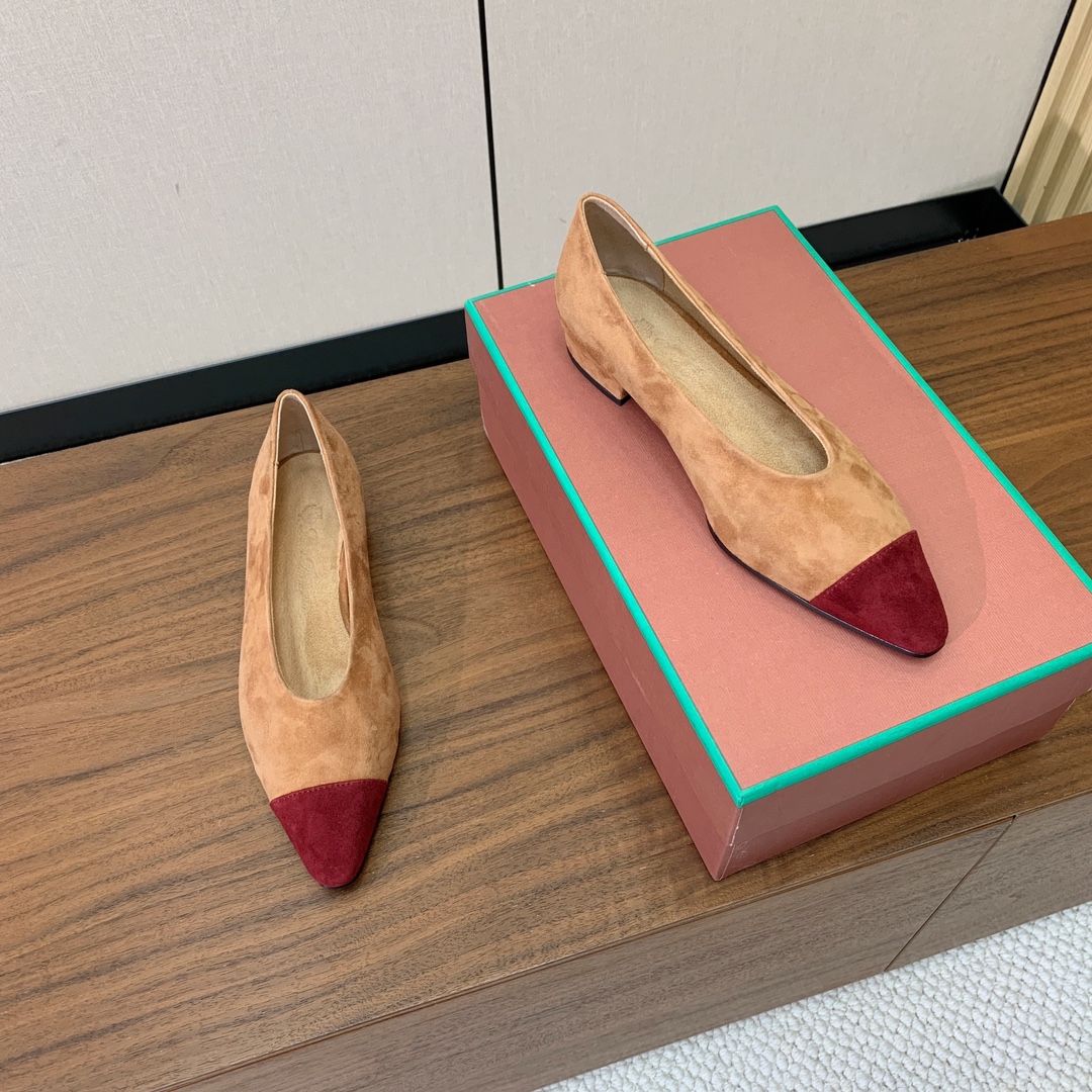 【Loro Piana】拼色单鞋。极简主义风格。属于非常耐看的款式！高级百搭之王。鞋面羊绒。进口真皮大底