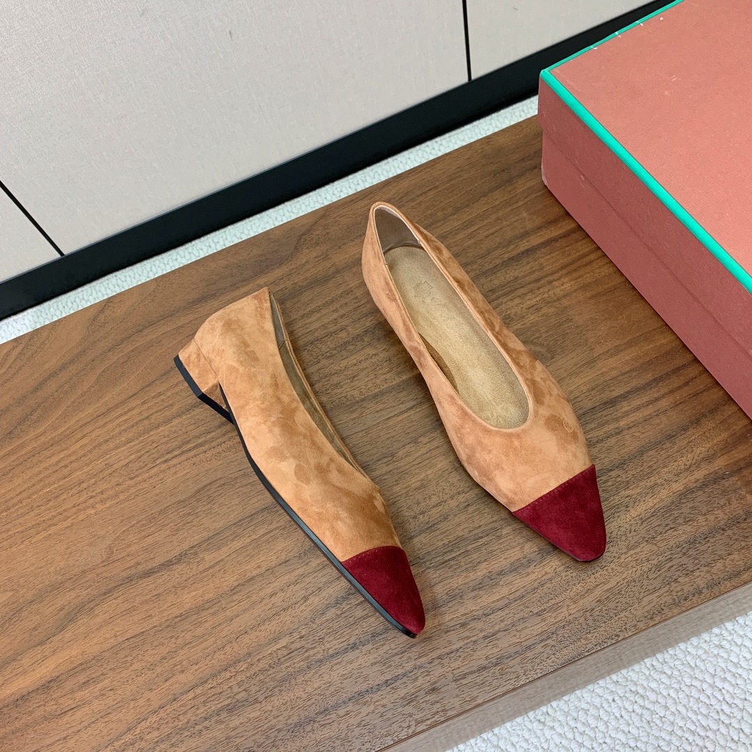 【Loro Piana】拼色单鞋。极简主义风格。属于非常耐看的款式！高级百搭之王。鞋面羊绒。进口真皮大底