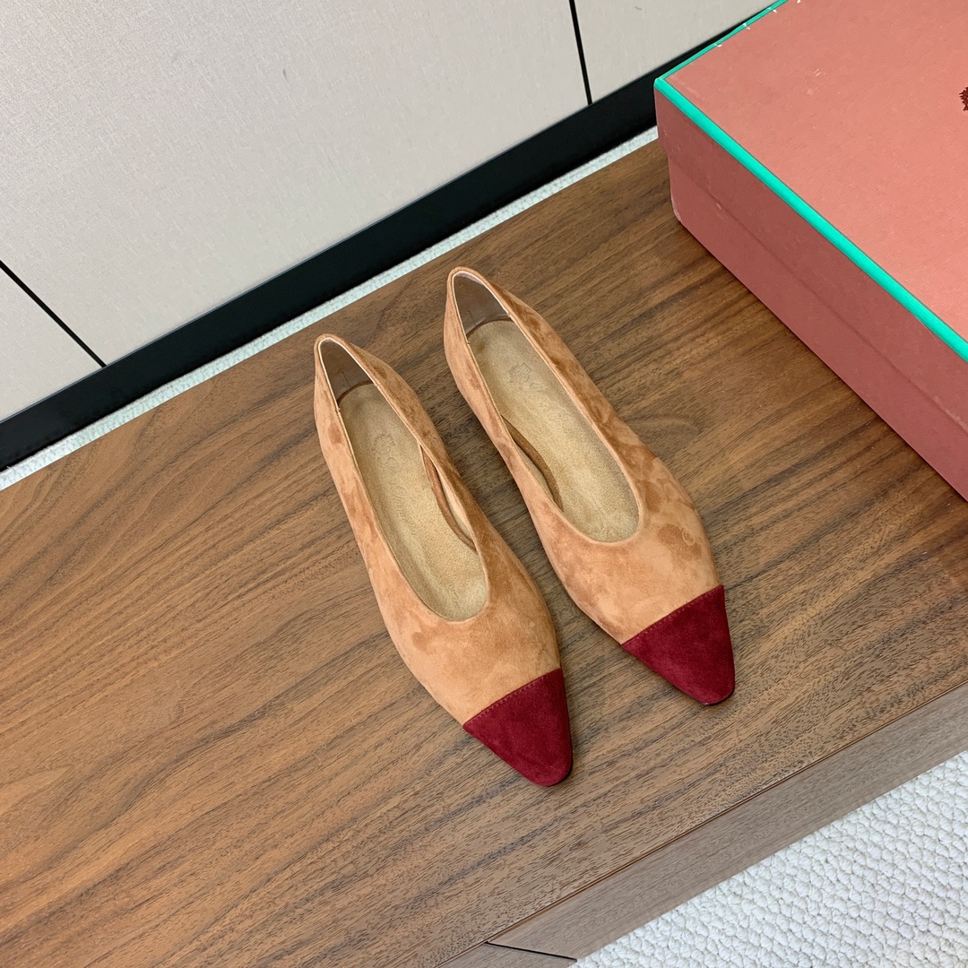 【Loro Piana】拼色单鞋。极简主义风格。属于非常耐看的款式！高级百搭之王。鞋面羊绒。进口真皮大底