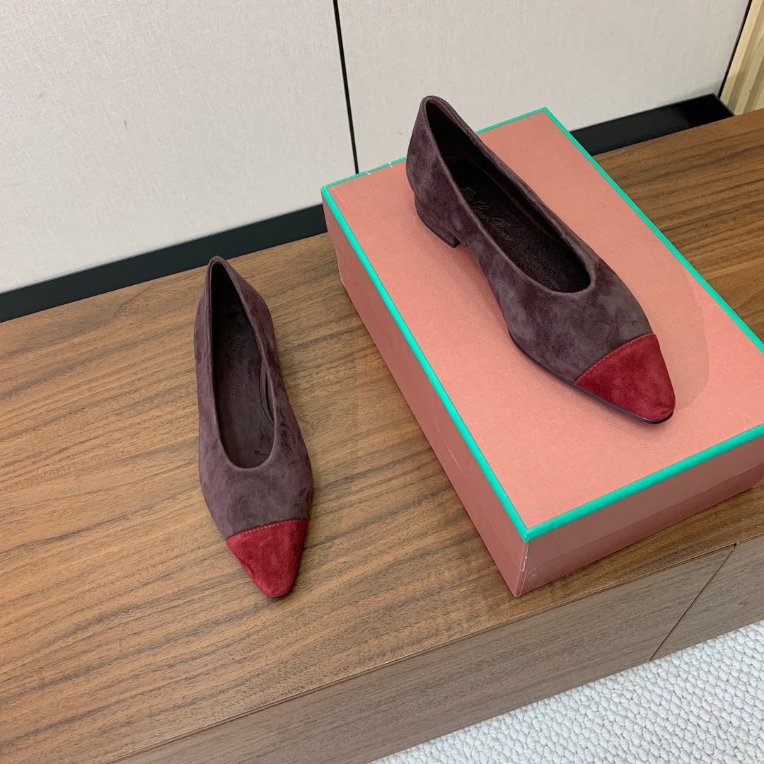 【Loro Piana】拼色单鞋。极简主义风格。属于非常耐看的款式！高级百搭之王。鞋面羊绒。进口真皮大底