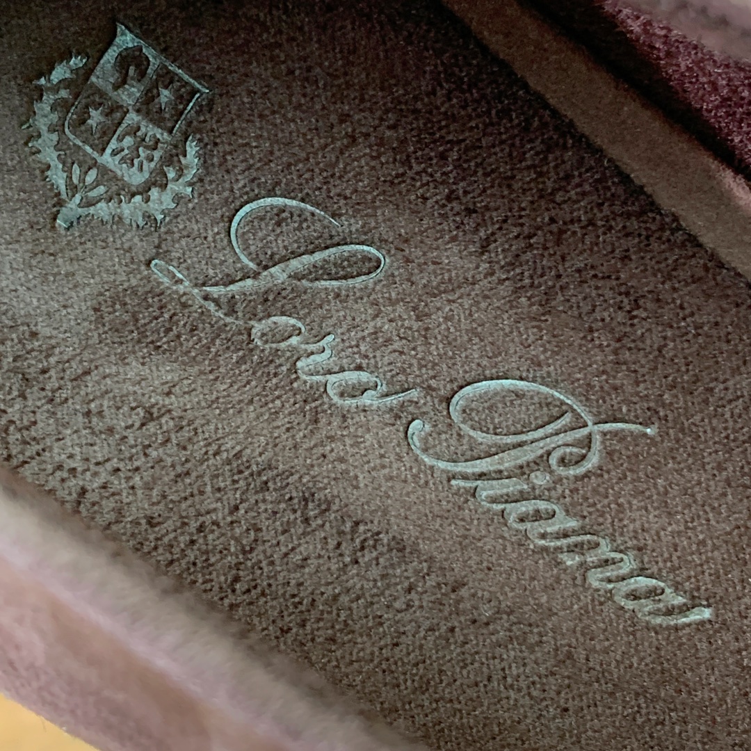 【Loro Piana】拼色单鞋。极简主义风格。属于非常耐看的款式！高级百搭之王。鞋面羊绒。进口真皮大底