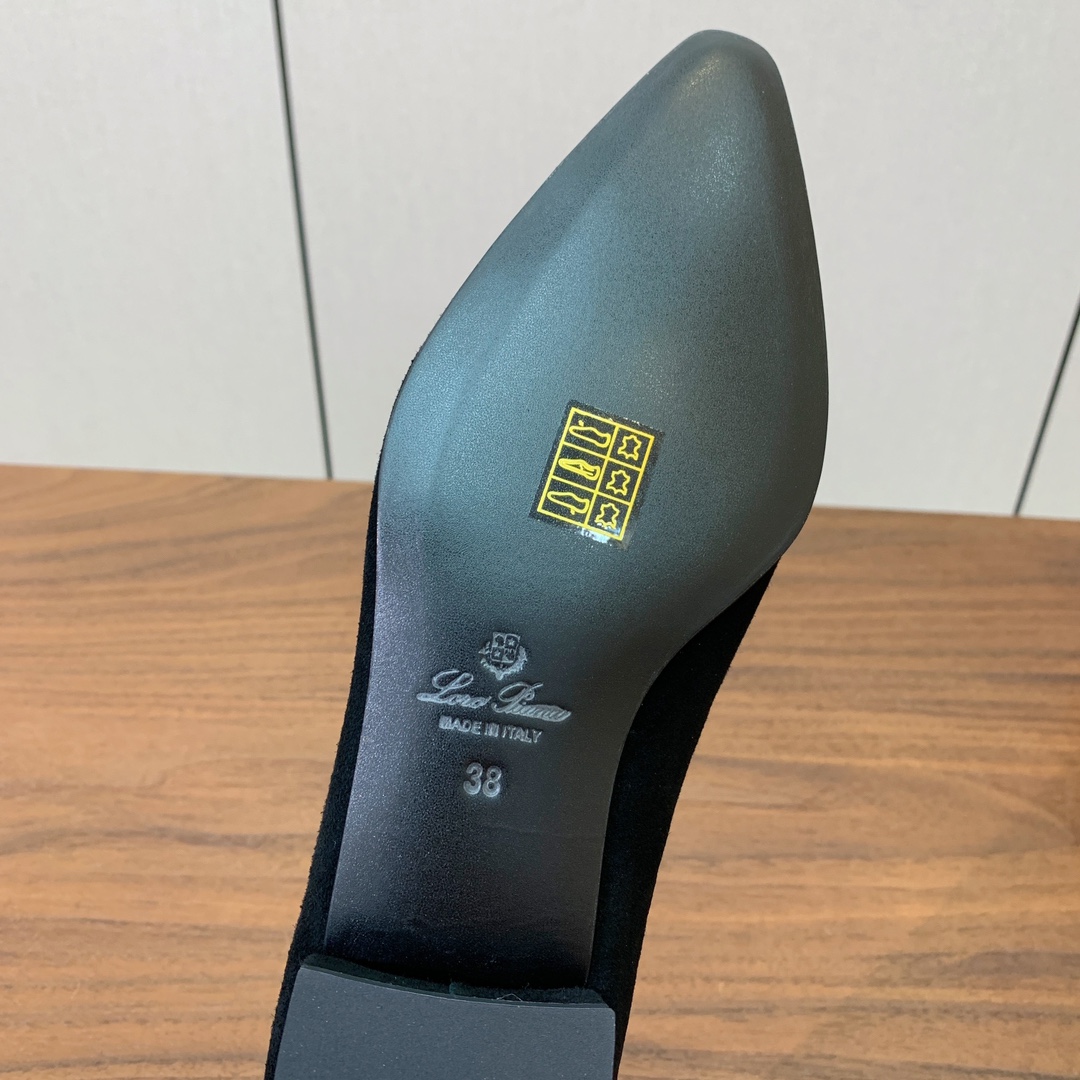 【Loro Piana】拼色单鞋。极简主义风格。属于非常耐看的款式！高级百搭之王。鞋面羊绒。进口真皮大底