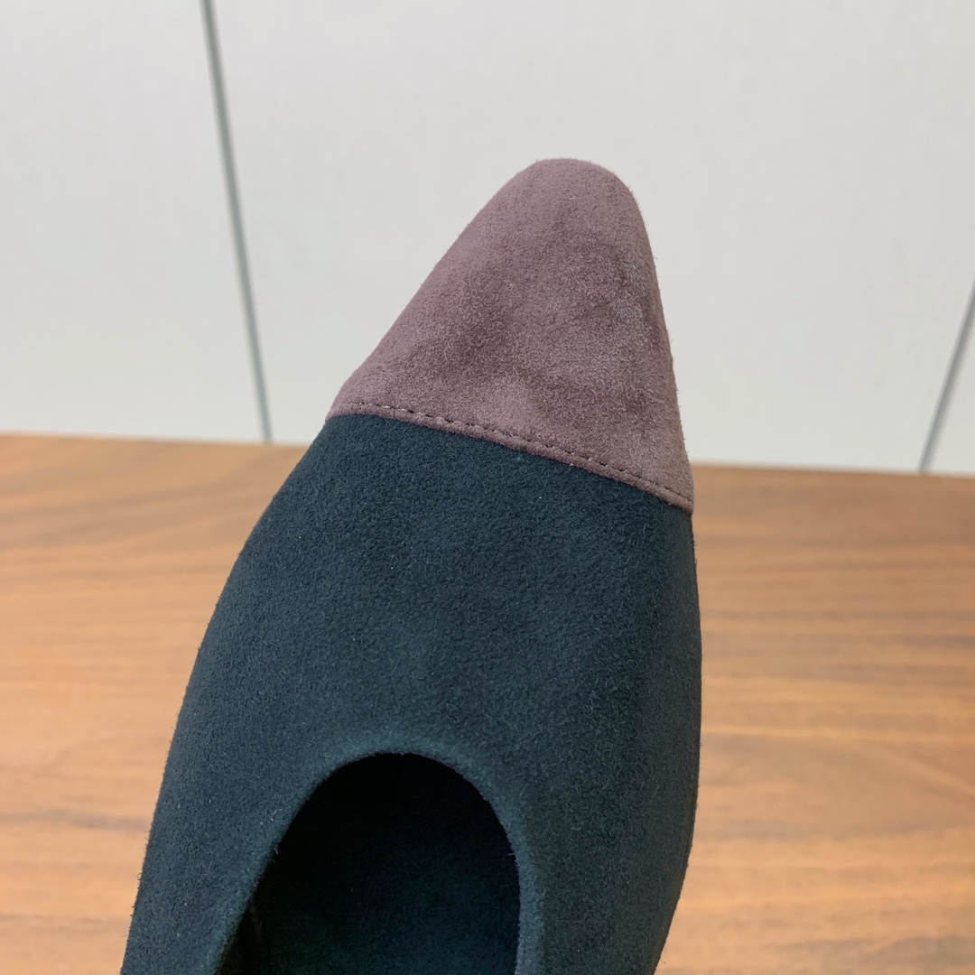 【Loro Piana】拼色单鞋。极简主义风格。属于非常耐看的款式！高级百搭之王。鞋面羊绒。进口真皮大底