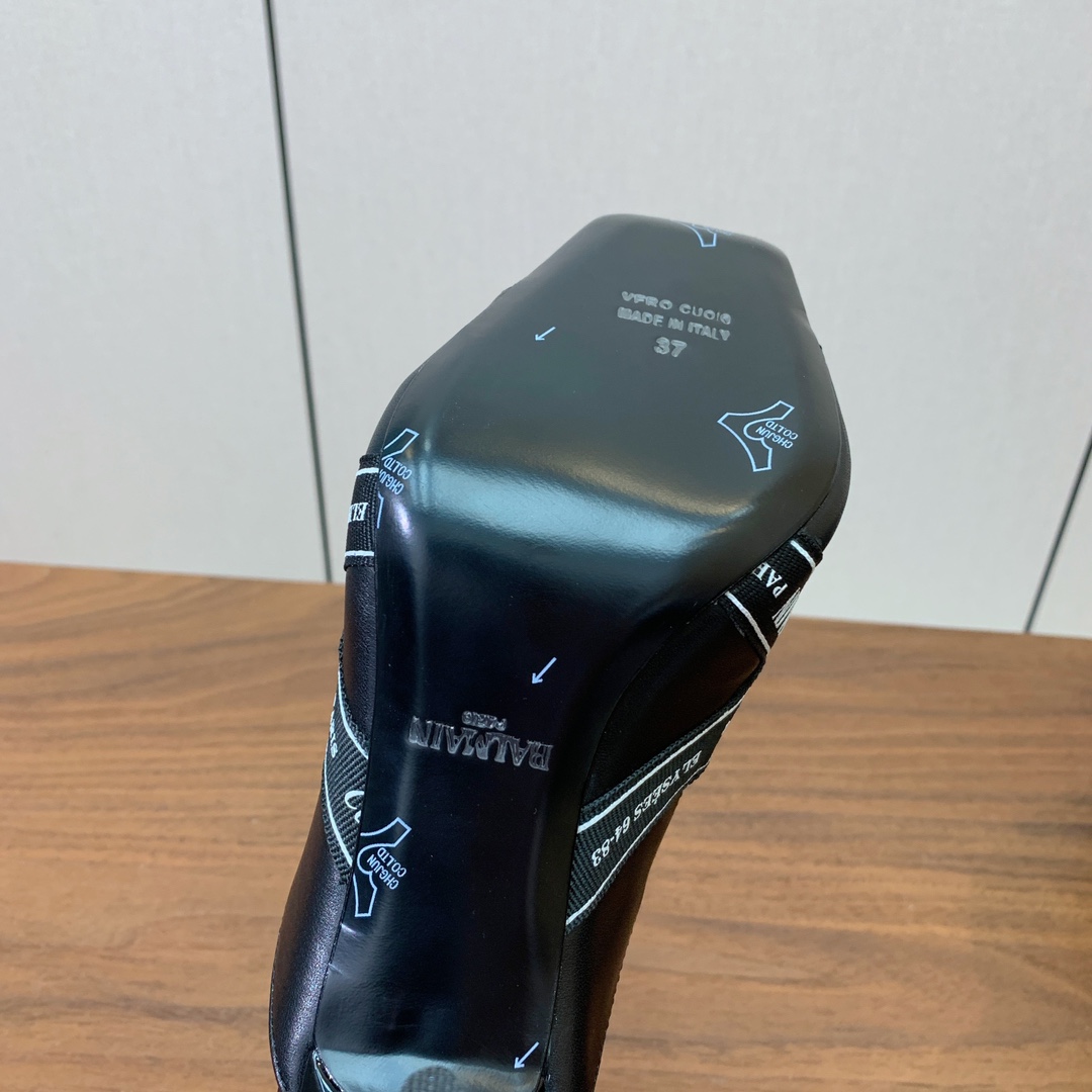 【Bal*ain】织带高跟拖鞋。愈发別致出众，无敌气场、无敌好看。材质：鞋面羊京➕定制Logo织带。牛皮