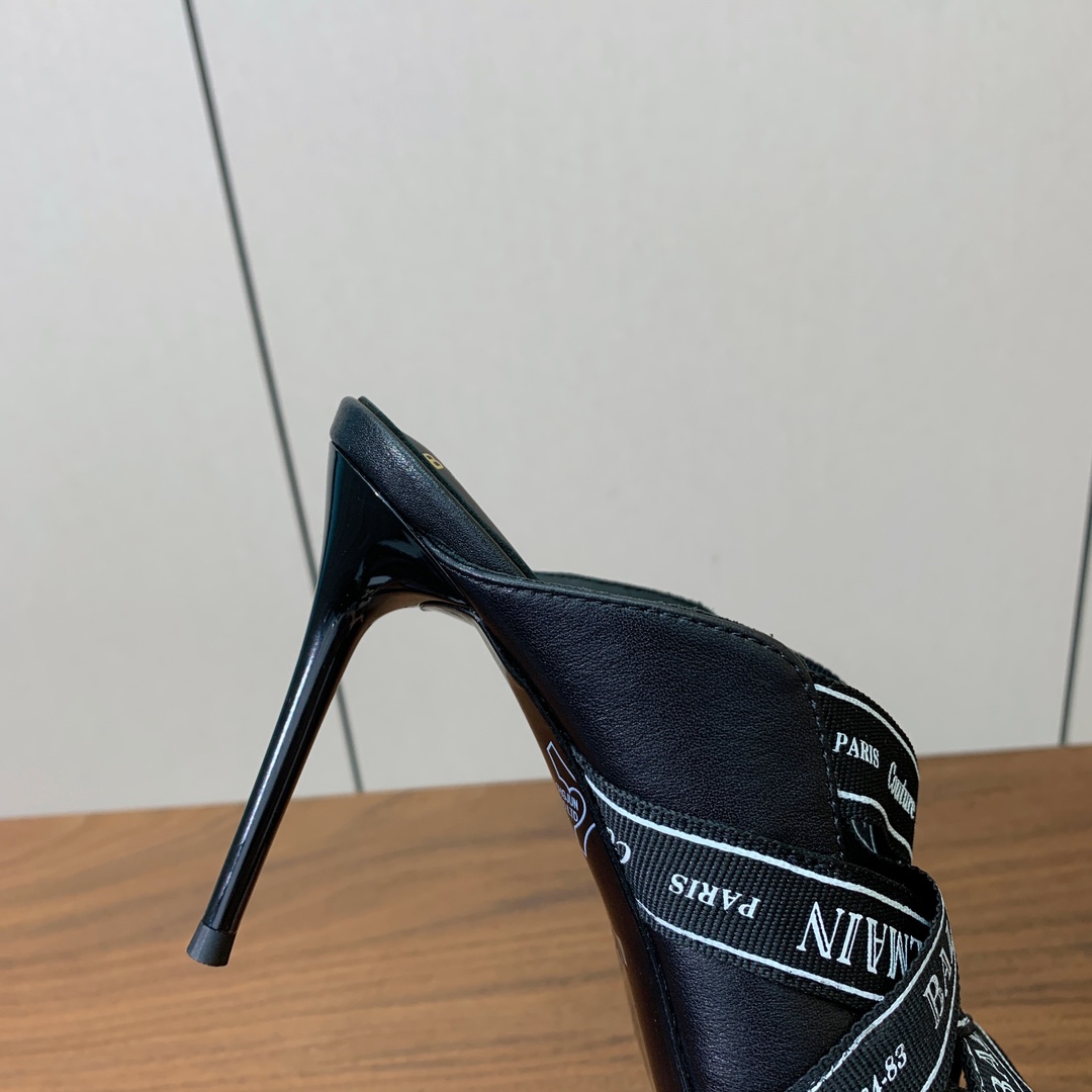 【Bal*ain】织带高跟拖鞋。愈发別致出众，无敌气场、无敌好看。材质：鞋面羊京➕定制Logo织带。牛皮