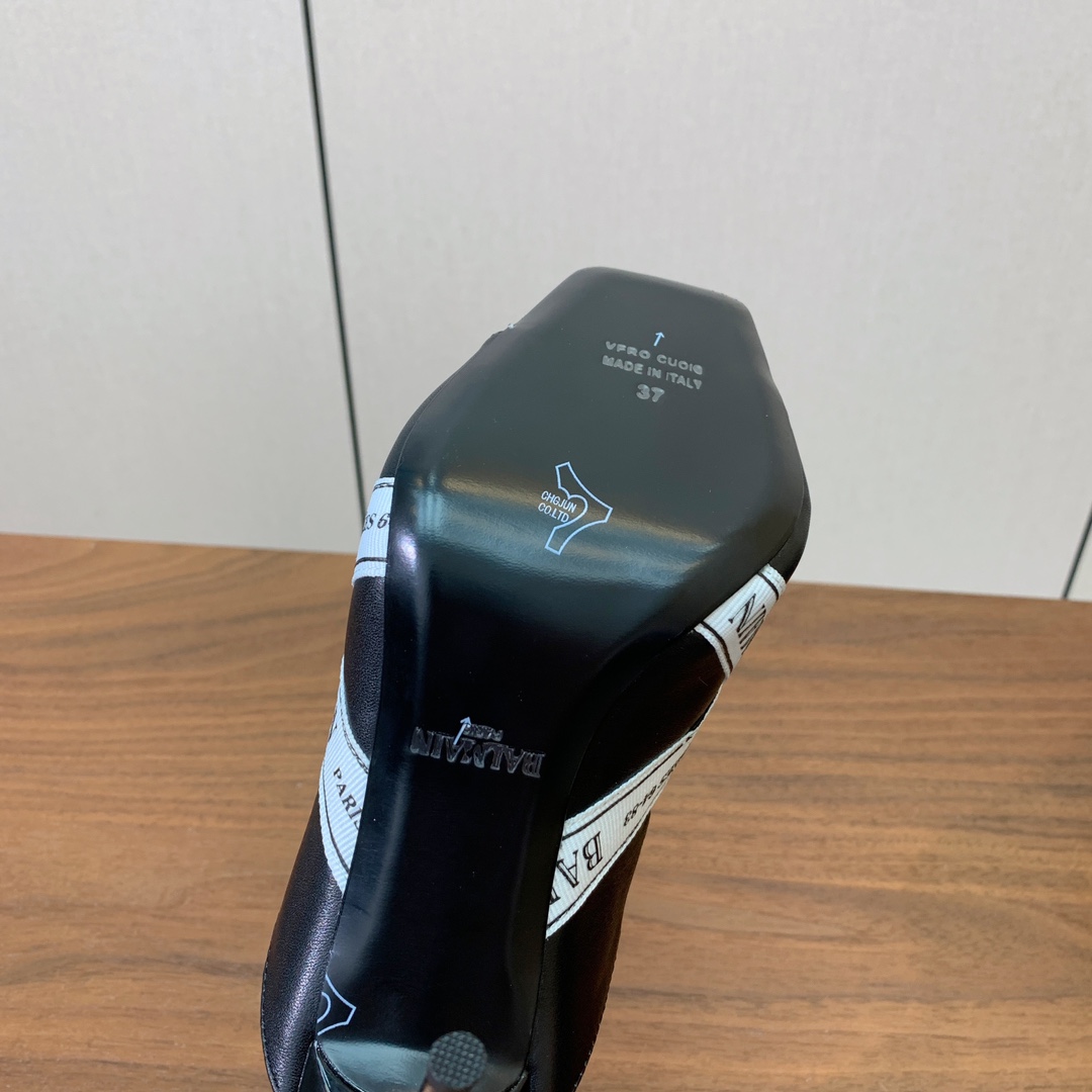 【Bal*ain】织带高跟拖鞋。愈发別致出众，无敌气场、无敌好看。材质：鞋面羊京➕定制Logo织带。牛皮