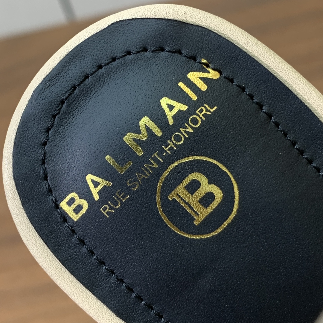 【Bal*ain】链条高跟凉鞋。愈发別致出众，无敌气场、无敌好看。鞋面牛皮，牛皮垫脚。真皮大底。跟高9.