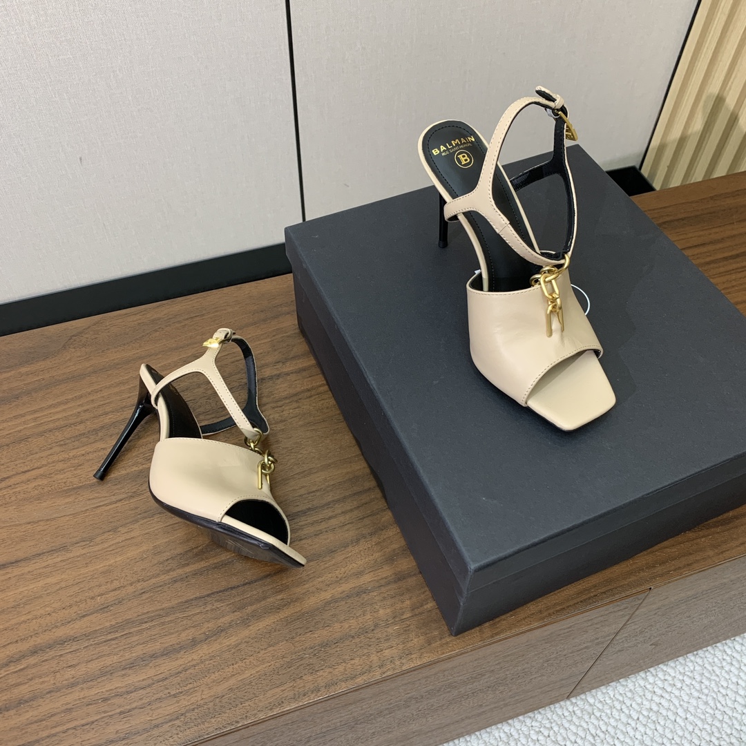 【Bal*ain】链条高跟凉鞋。愈发別致出众，无敌气场、无敌好看。鞋面牛皮，牛皮垫脚。真皮大底。跟高9.