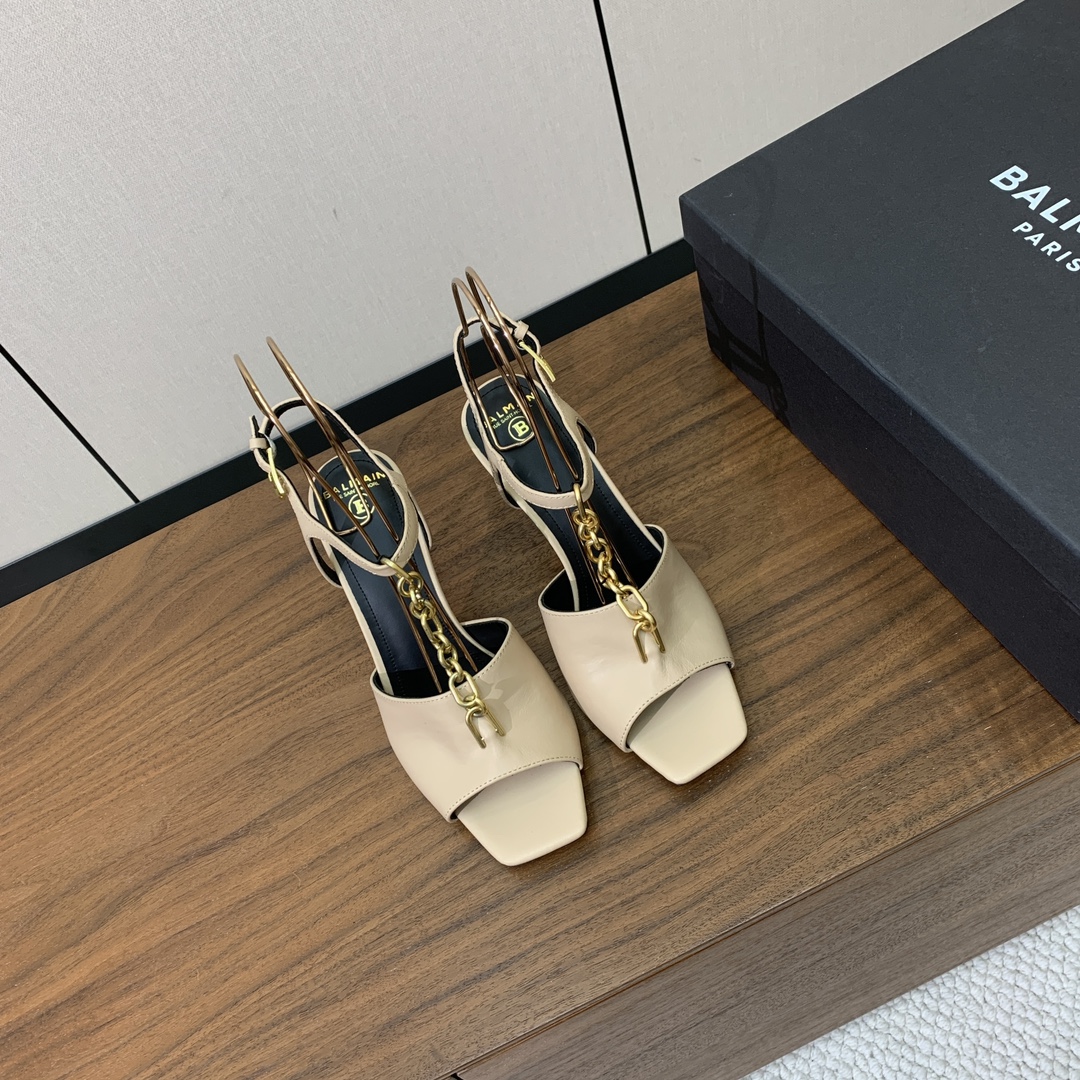 【Bal*ain】链条高跟凉鞋。愈发別致出众，无敌气场、无敌好看。鞋面牛皮，牛皮垫脚。真皮大底。跟高9.