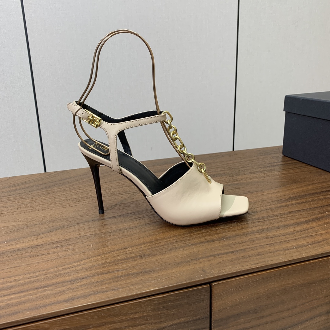 【Bal*ain】链条高跟凉鞋。愈发別致出众，无敌气场、无敌好看。鞋面牛皮，牛皮垫脚。真皮大底。跟高9.